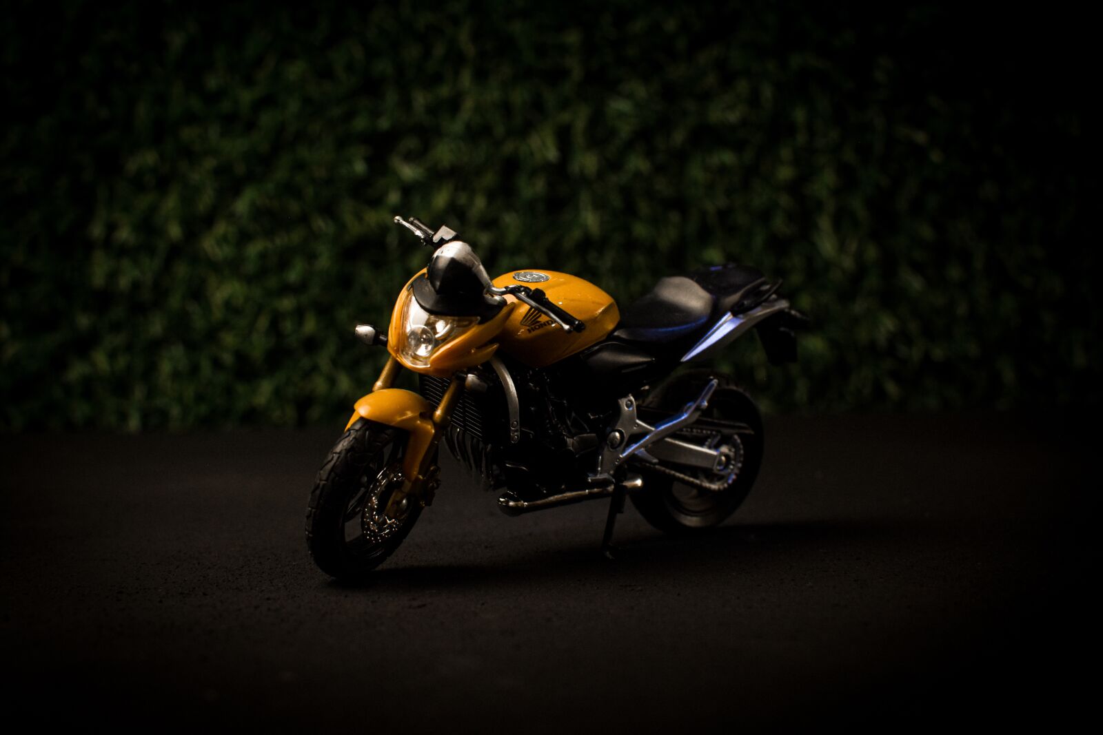 Nikon D7200 sample photo. Moto, yellow, motorcycle photography
