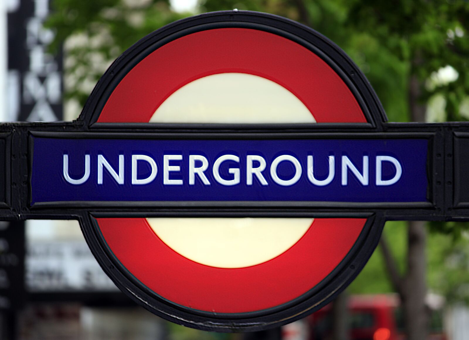 Canon EOS 600D (Rebel EOS T3i / EOS Kiss X5) sample photo. Metro, london, signal photography