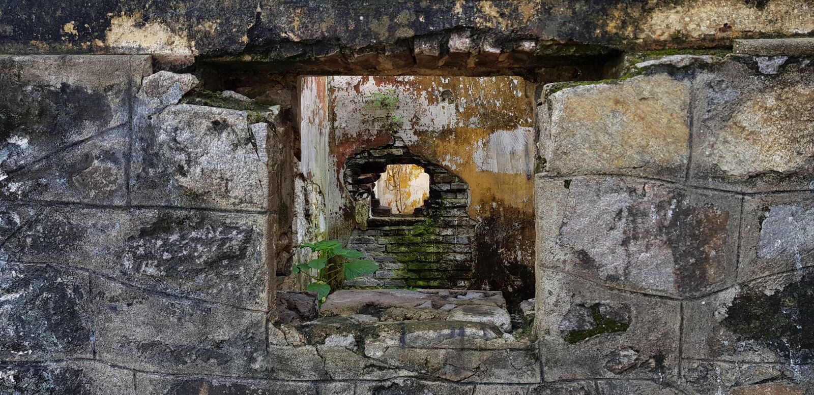 Samsung Galaxy S8+ sample photo. Ruin, station, train photography