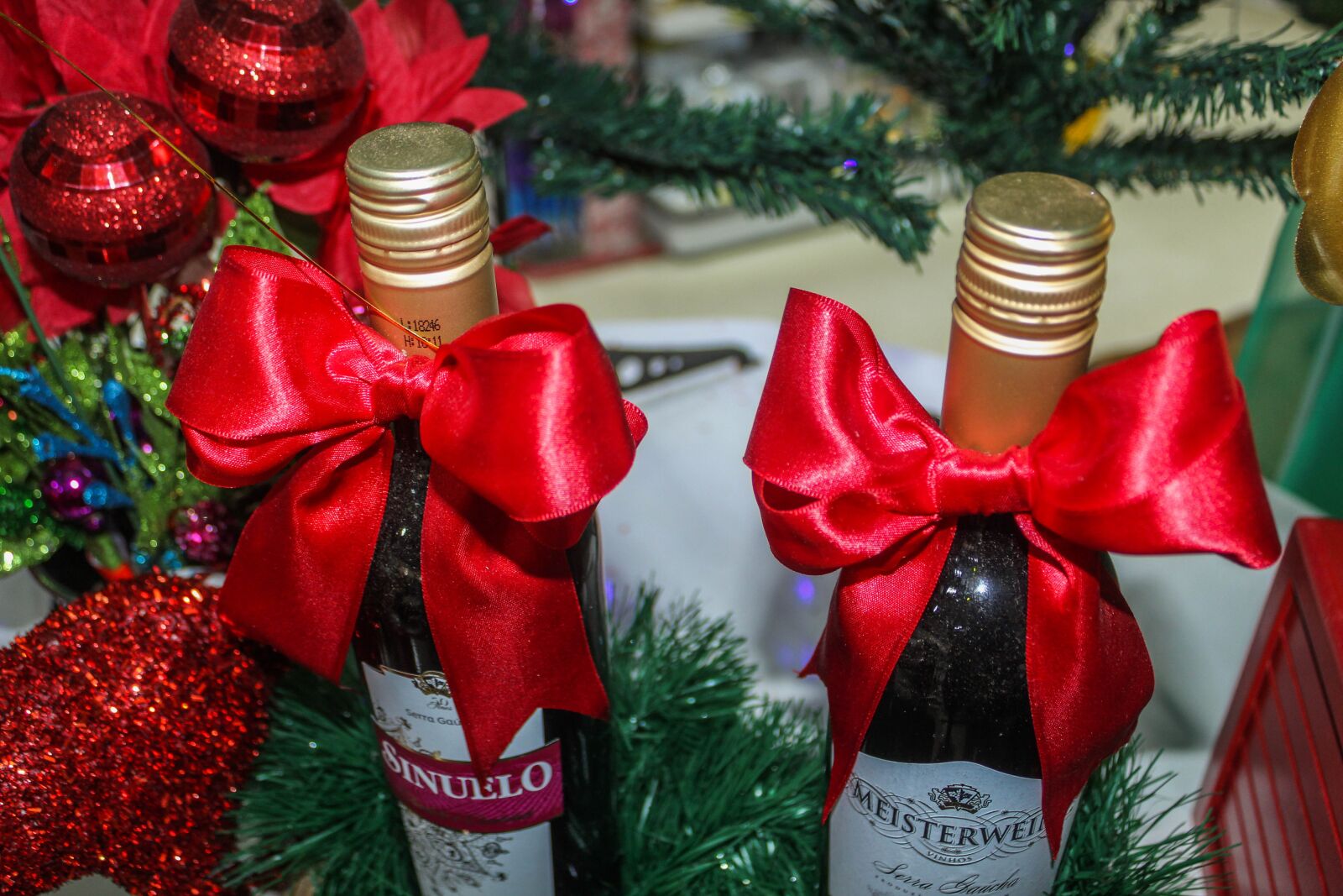 Canon EOS 1300D (EOS Rebel T6 / EOS Kiss X80) sample photo. Christmas, wine, decoration photography