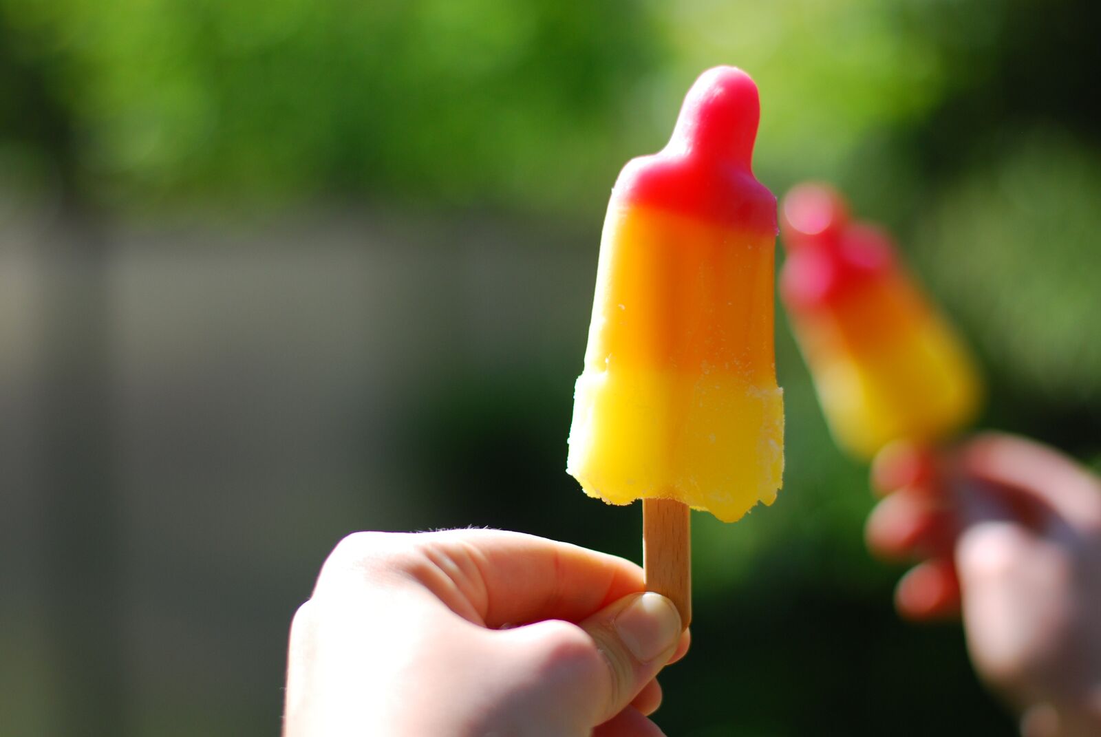 Nikon D80 sample photo. Ice lolly, play, rocket photography