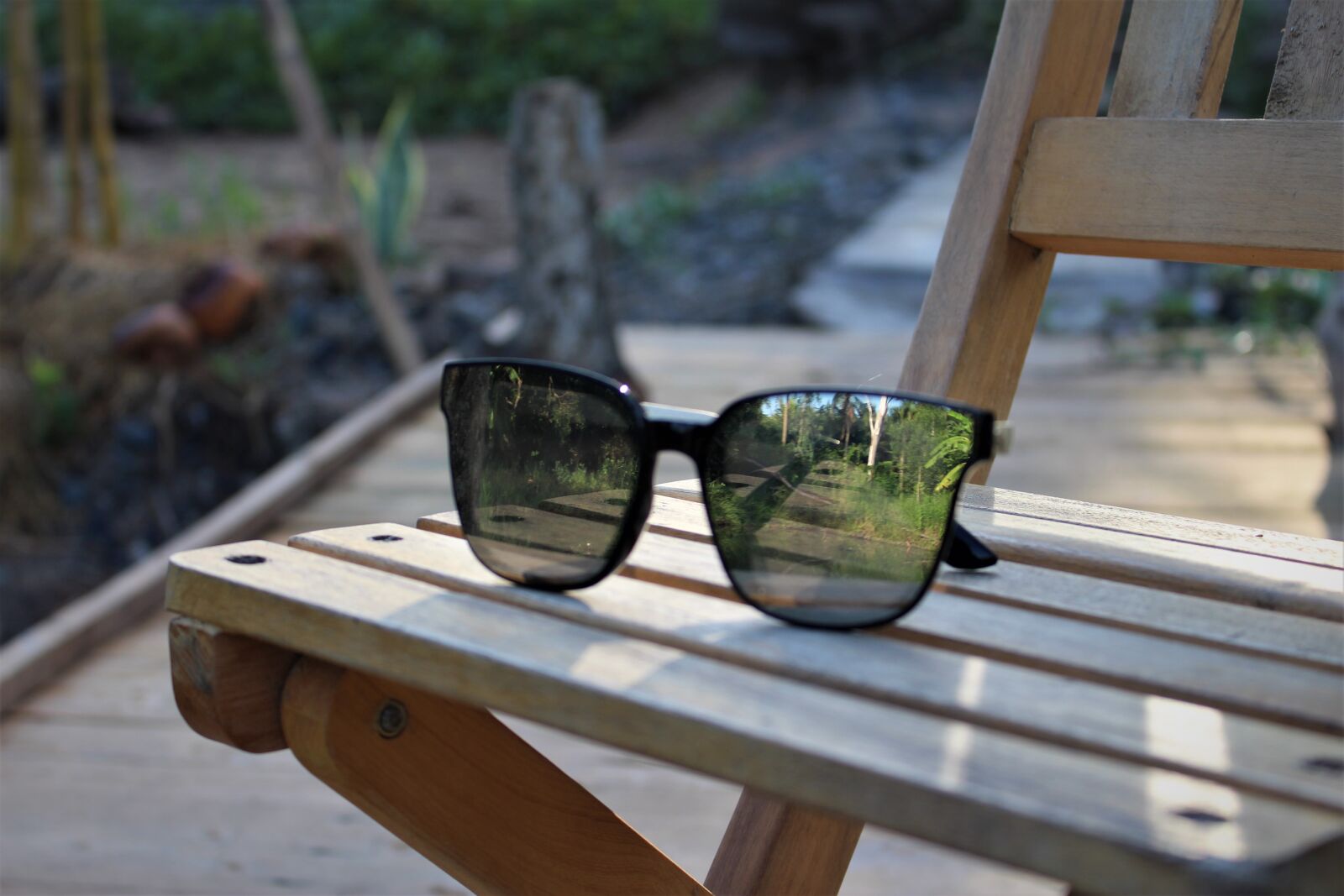 Canon EOS 700D (EOS Rebel T5i / EOS Kiss X7i) sample photo. Sunlight, glasses, light photography