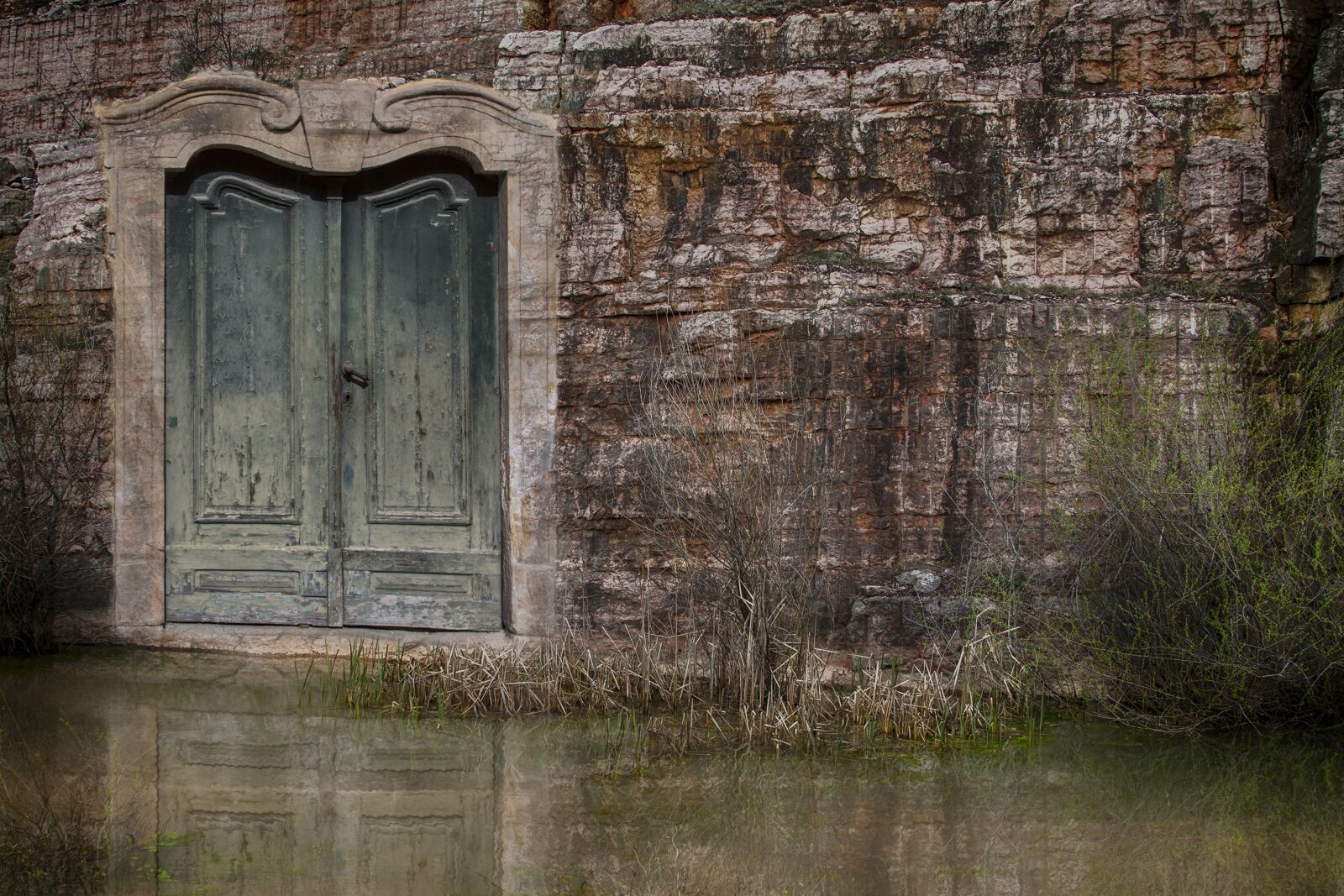 Canon EF 28-135mm F3.5-5.6 IS USM sample photo. Gate, water, fantasy photography