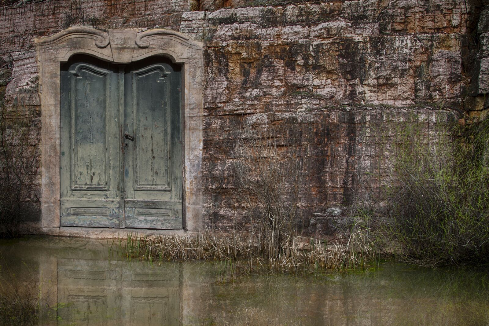 Canon EOS 50D + Canon EF 28-135mm F3.5-5.6 IS USM sample photo. Gate, water, fantasy photography