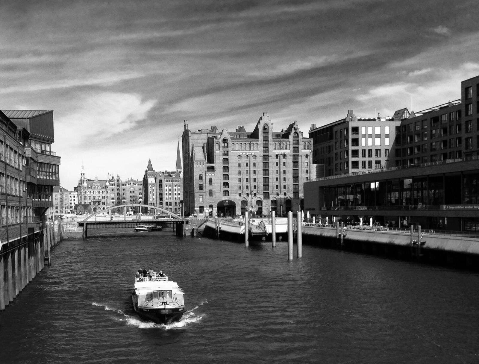 iPhone 5 back camera 4.12mm f/2.4 sample photo. Speicherstadt, hamburg, building photography