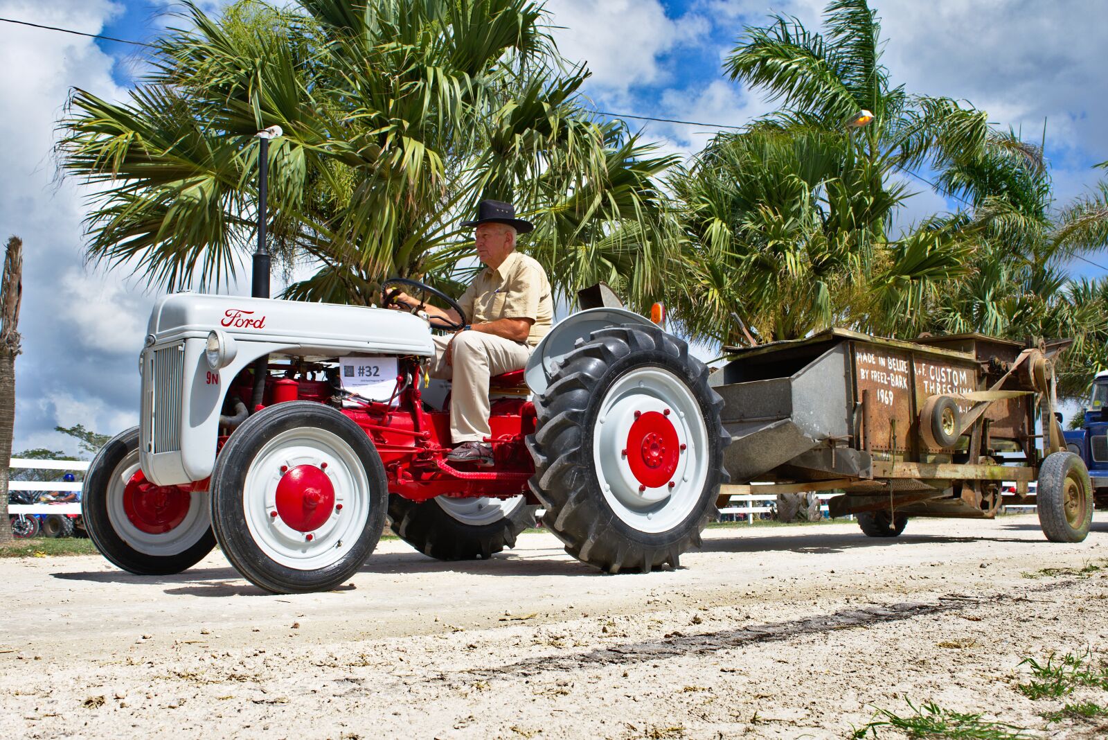 Nikon D7200 sample photo. Tractor, antique, old photography