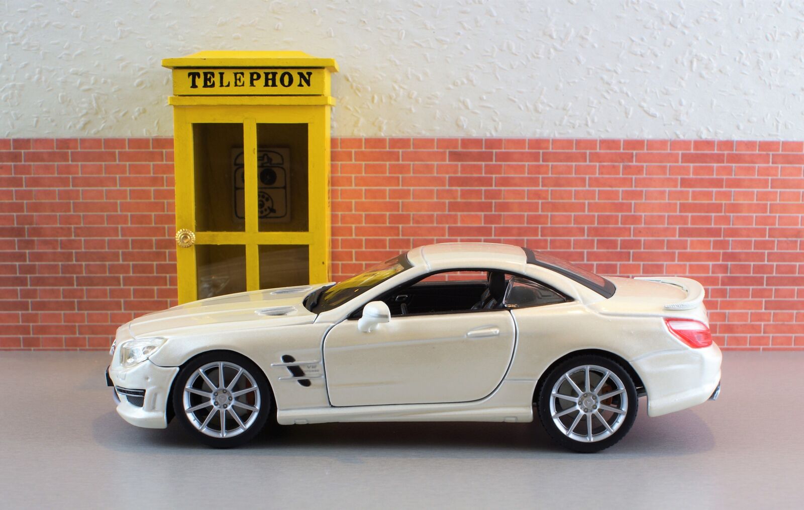 Sony DT 18-70mm F3.5-5.6 sample photo. Model car, auto, mercedes photography