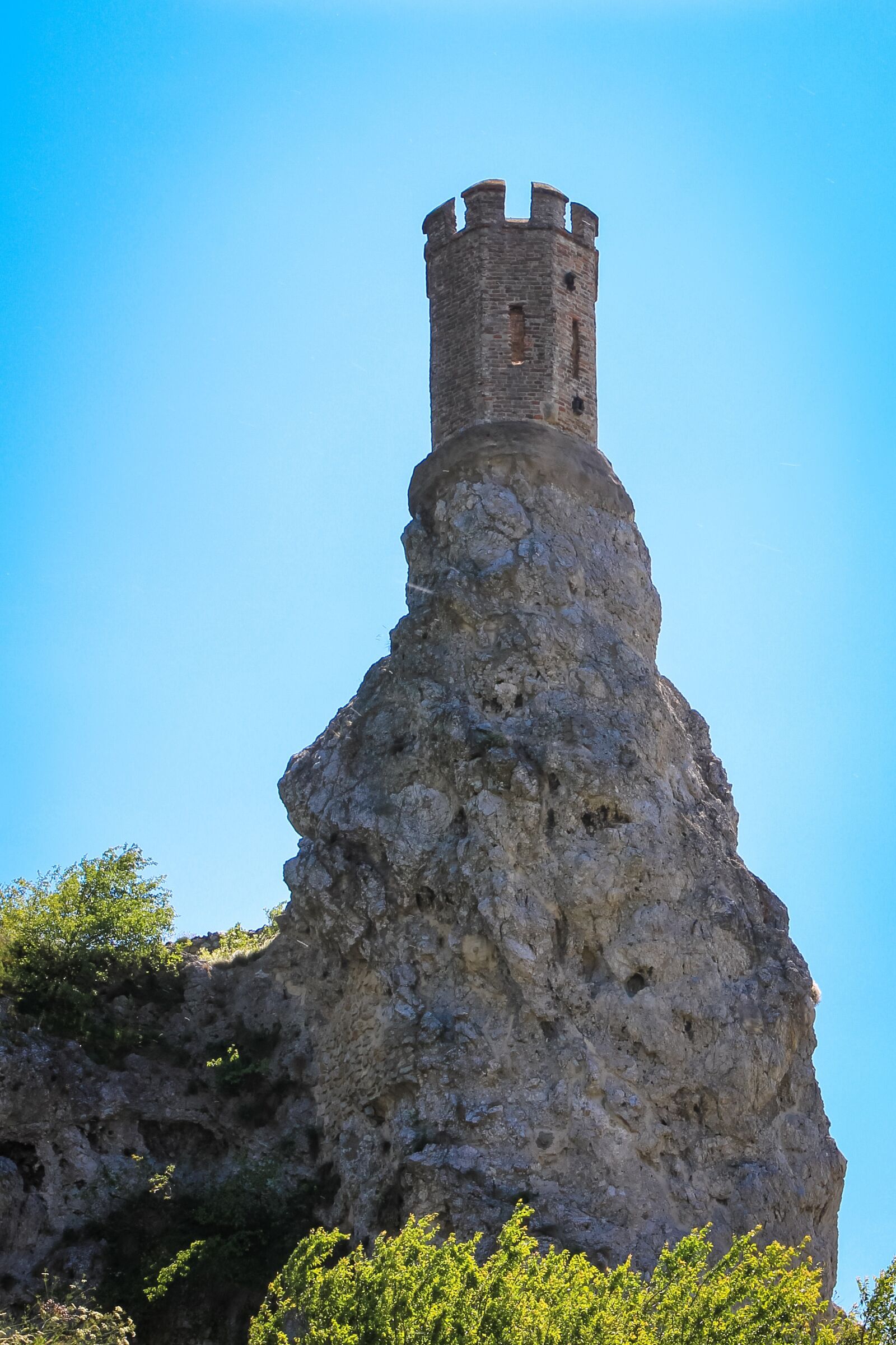 Canon EF-S 15-85mm F3.5-5.6 IS USM sample photo. Devín, tower, ruins photography