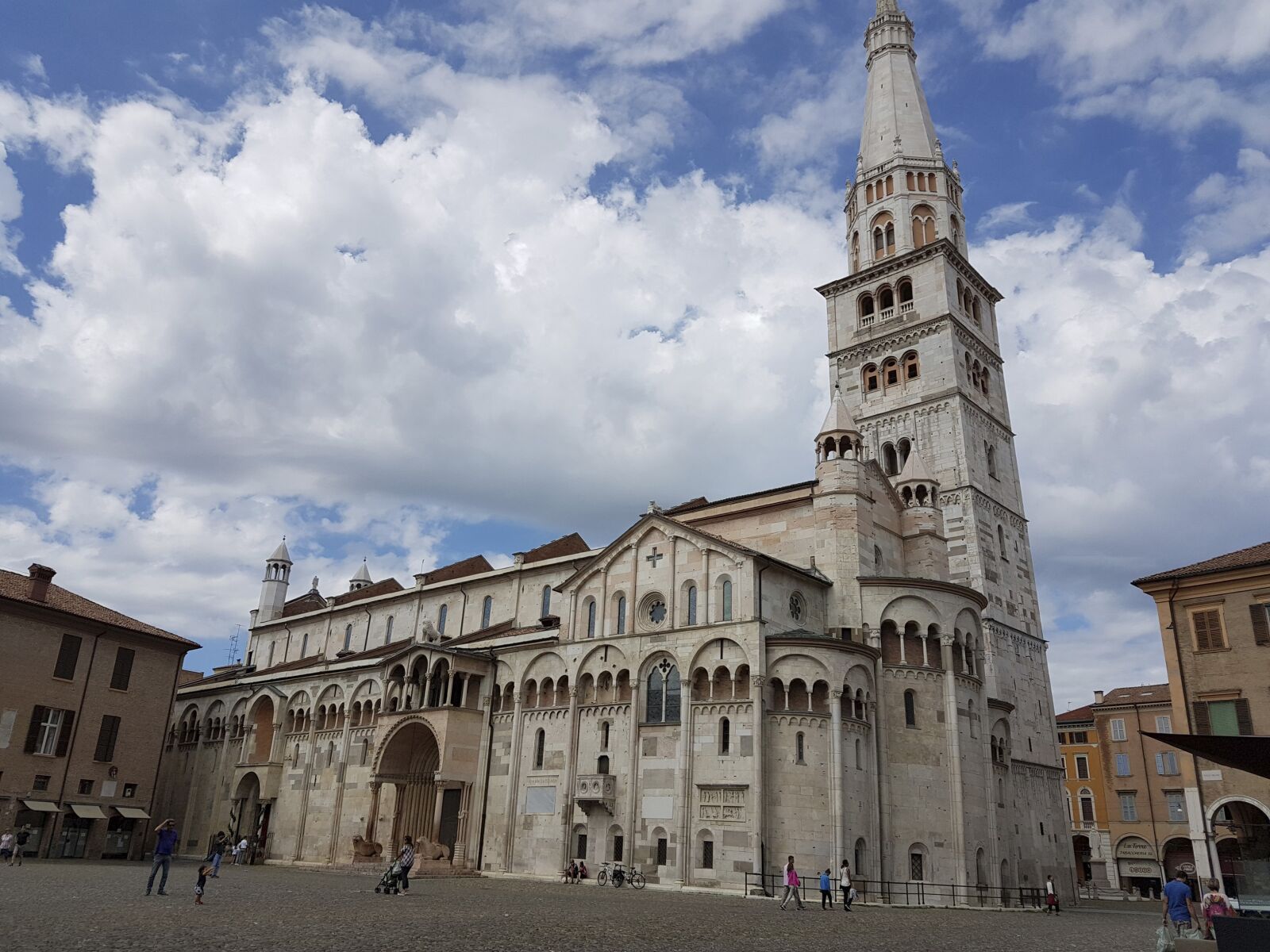 Samsung Galaxy S7 Edge sample photo. Modena, duomo, piazza photography