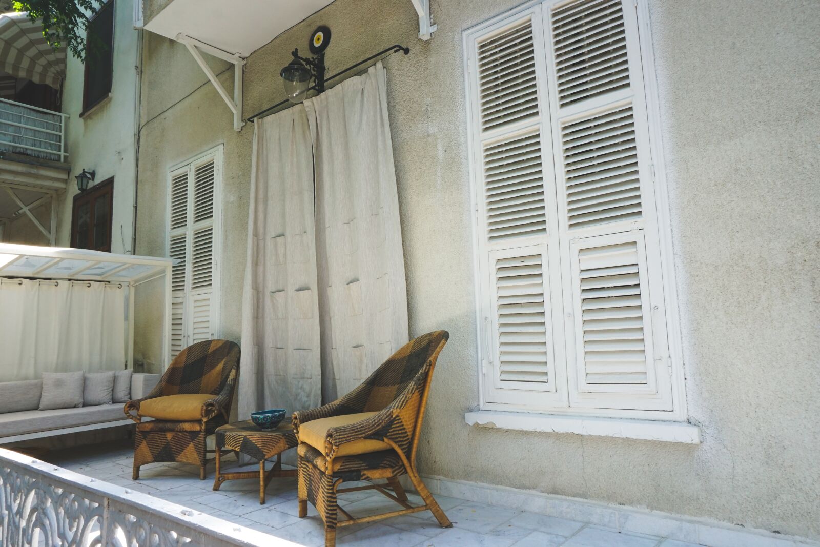 Sony a6000 sample photo. Summer house, house, chairs photography