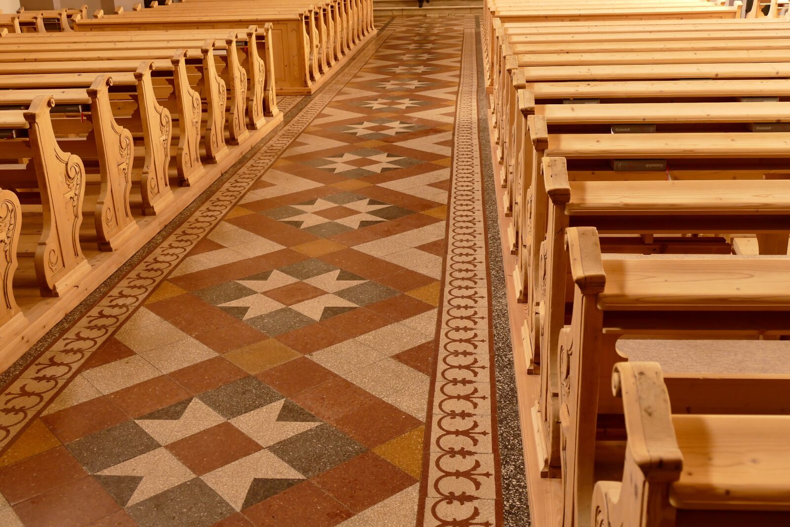 Panasonic Lumix DMC-FZ1000 sample photo. Church, benches, church pews photography