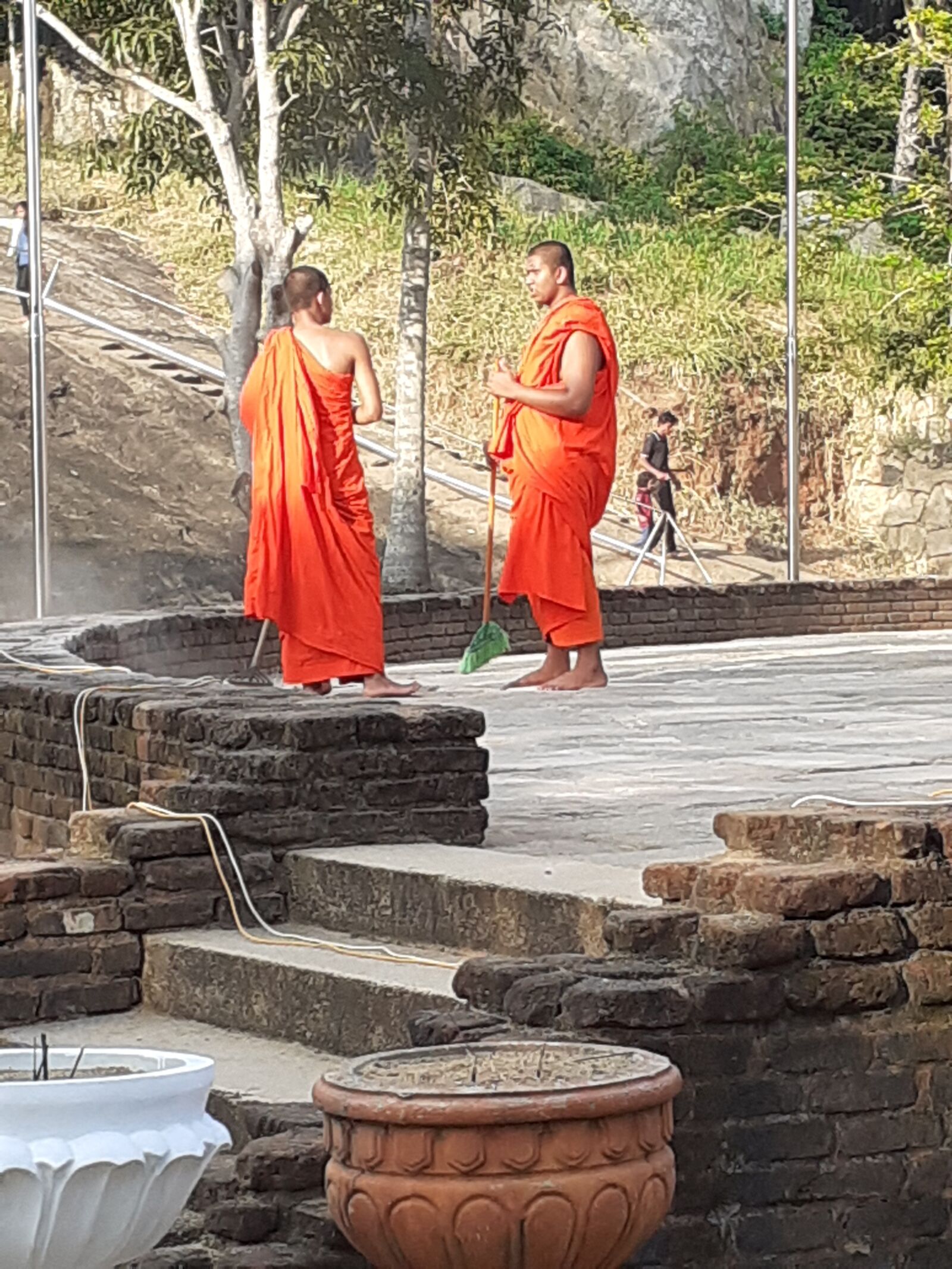 Samsung SM-A202F sample photo. Boedhisten, sri lanka, temple photography