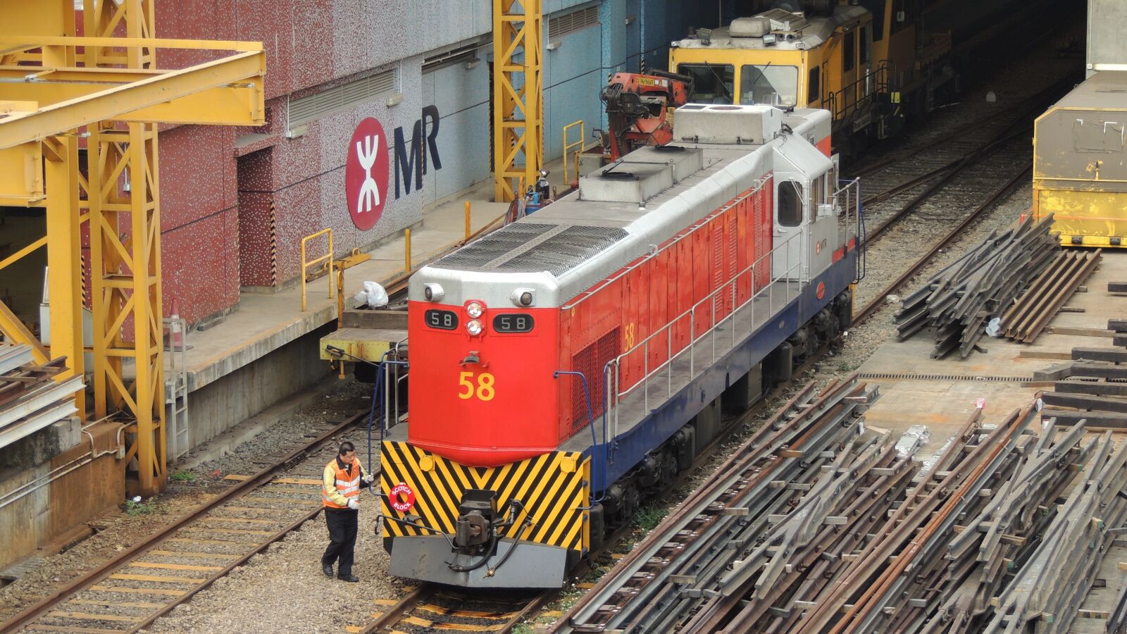 Nikon Coolpix P510 sample photo. Hongkong, train, rail photography
