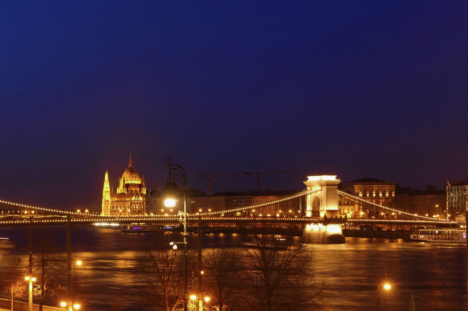 Panasonic Lumix DMC-FZ1000 sample photo. Budapest, hungary, parliament photography