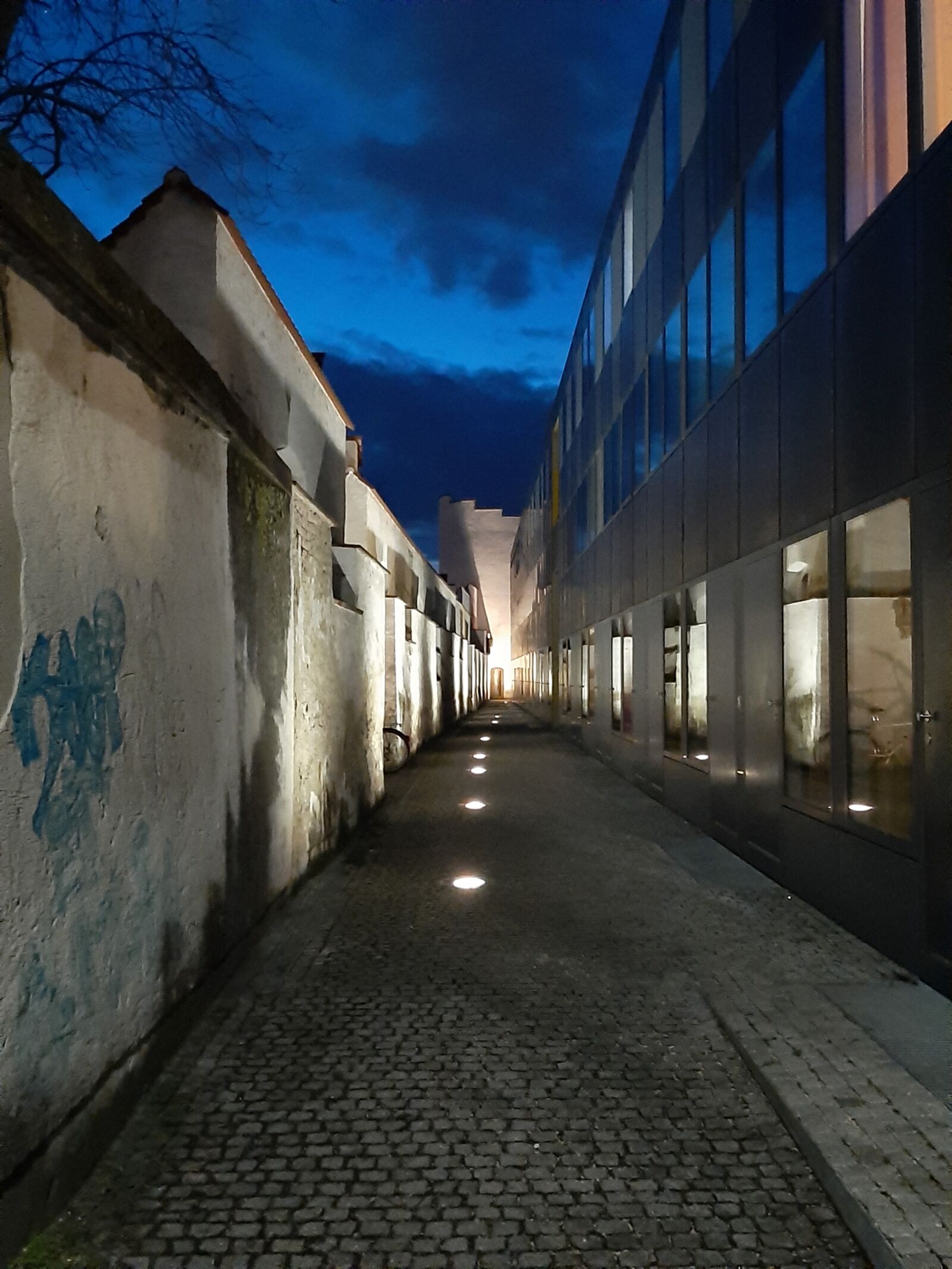 Samsung Galaxy A50 sample photo. Alley, night, city photography