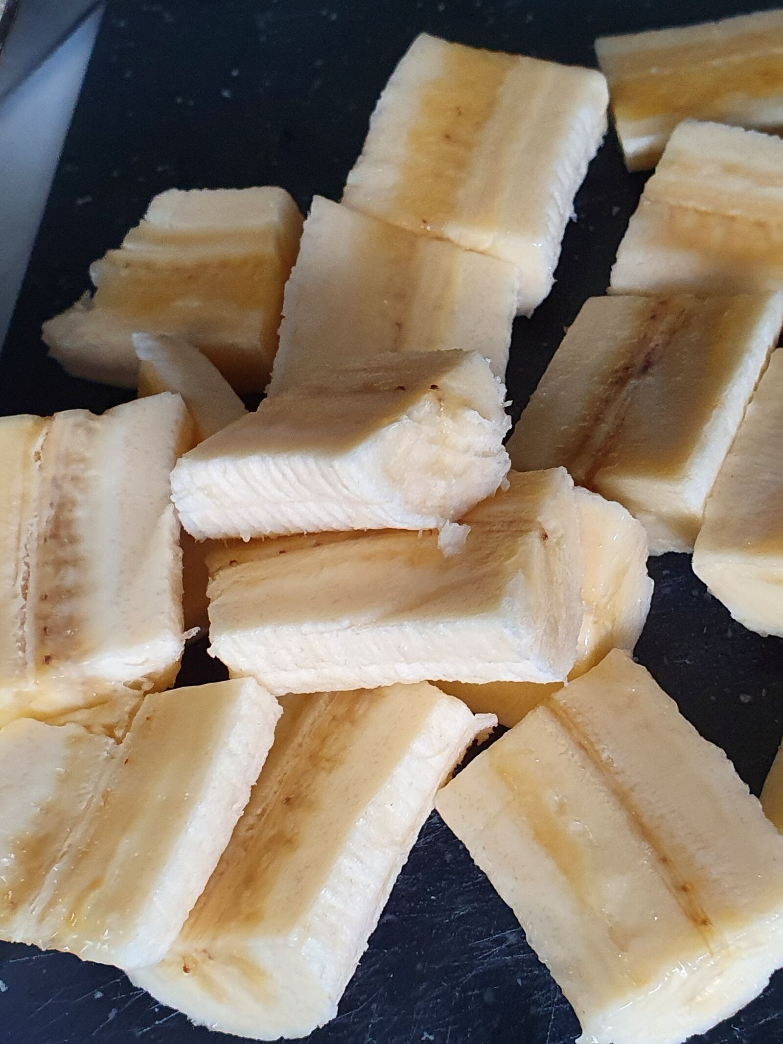 Samsung Galaxy S10 sample photo. Bananas, slices, vitamin photography