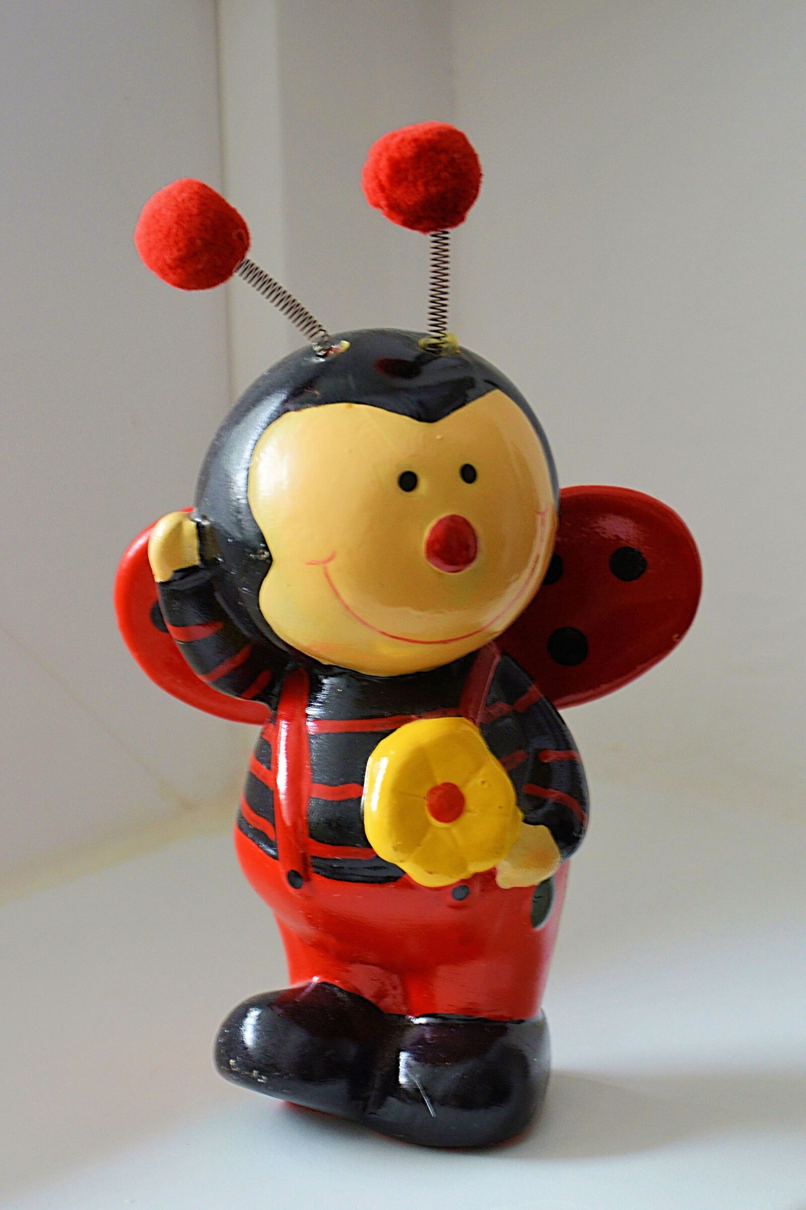 Nikon D3200 sample photo. Figure, porcelain figurine, bee photography