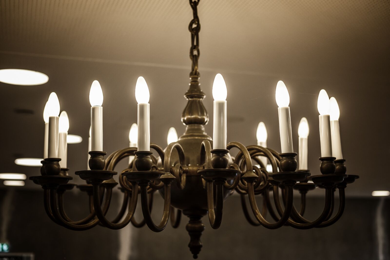 Fujifilm X-T2 + Fujifilm XF 35mm F2 R WR sample photo. Lamp, light, chandelier photography