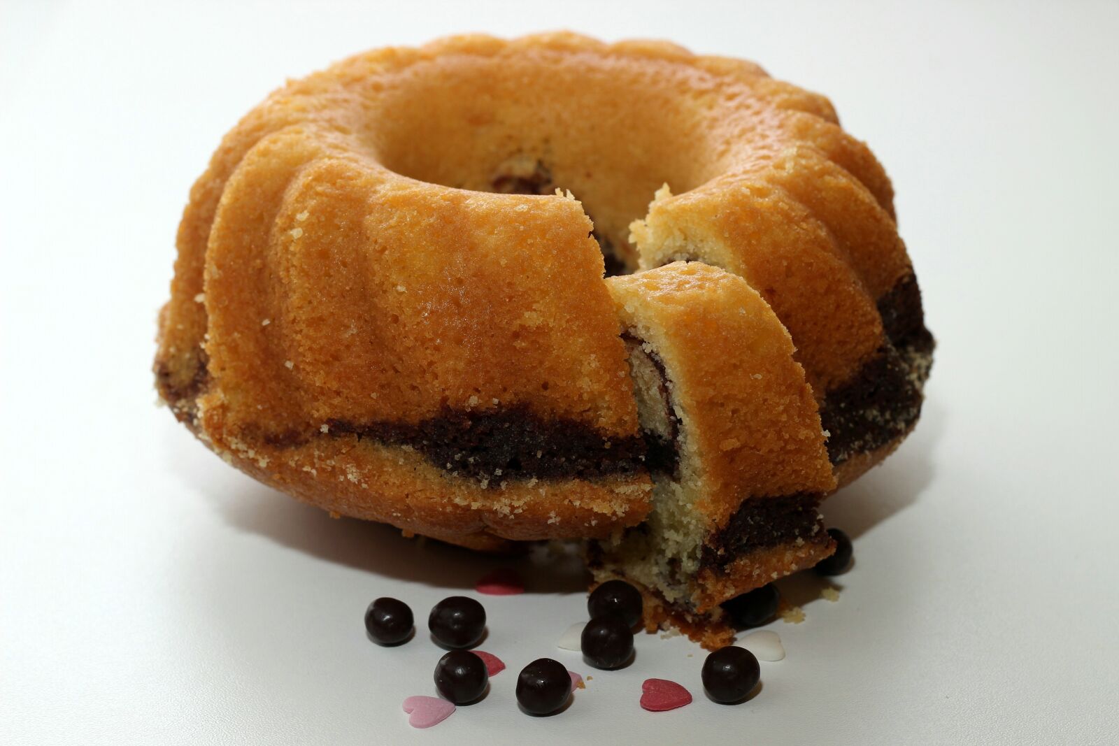Canon EOS 600D (Rebel EOS T3i / EOS Kiss X5) + Canon EF 50mm F1.8 II sample photo. Cake, baked, bake photography