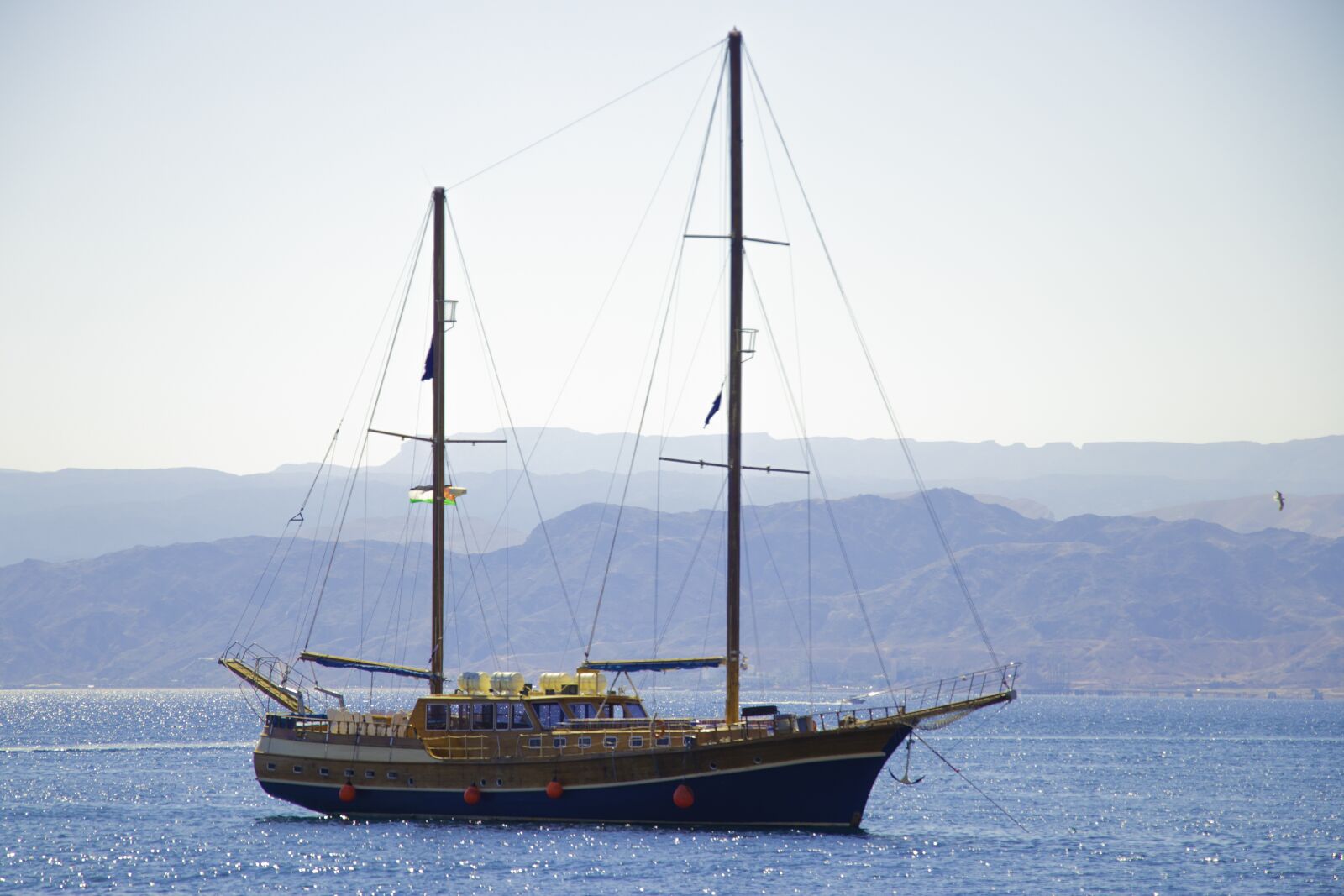 Canon EF-S 18-135mm F3.5-5.6 IS USM sample photo. Boat, sea, pirates photography