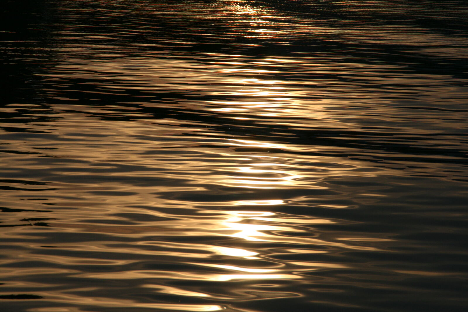 Canon EOS 400D (EOS Digital Rebel XTi / EOS Kiss Digital X) sample photo. Abstract, beach, calm, dark photography