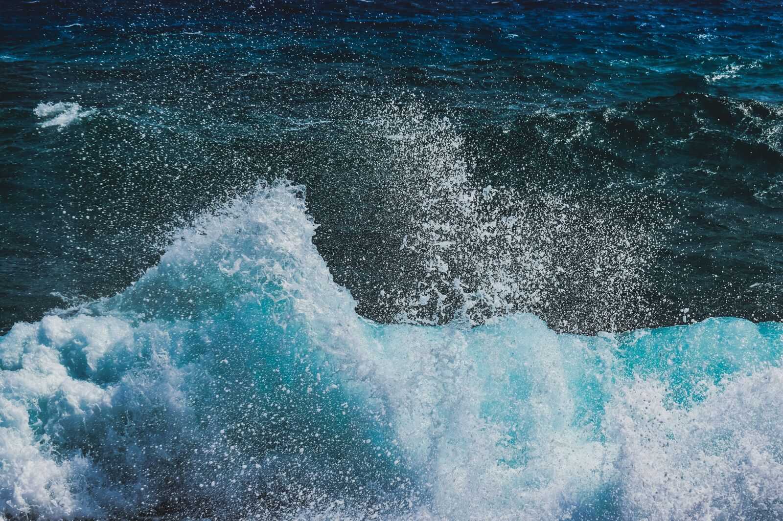Nikon D3300 sample photo. Waves, splash, wind photography