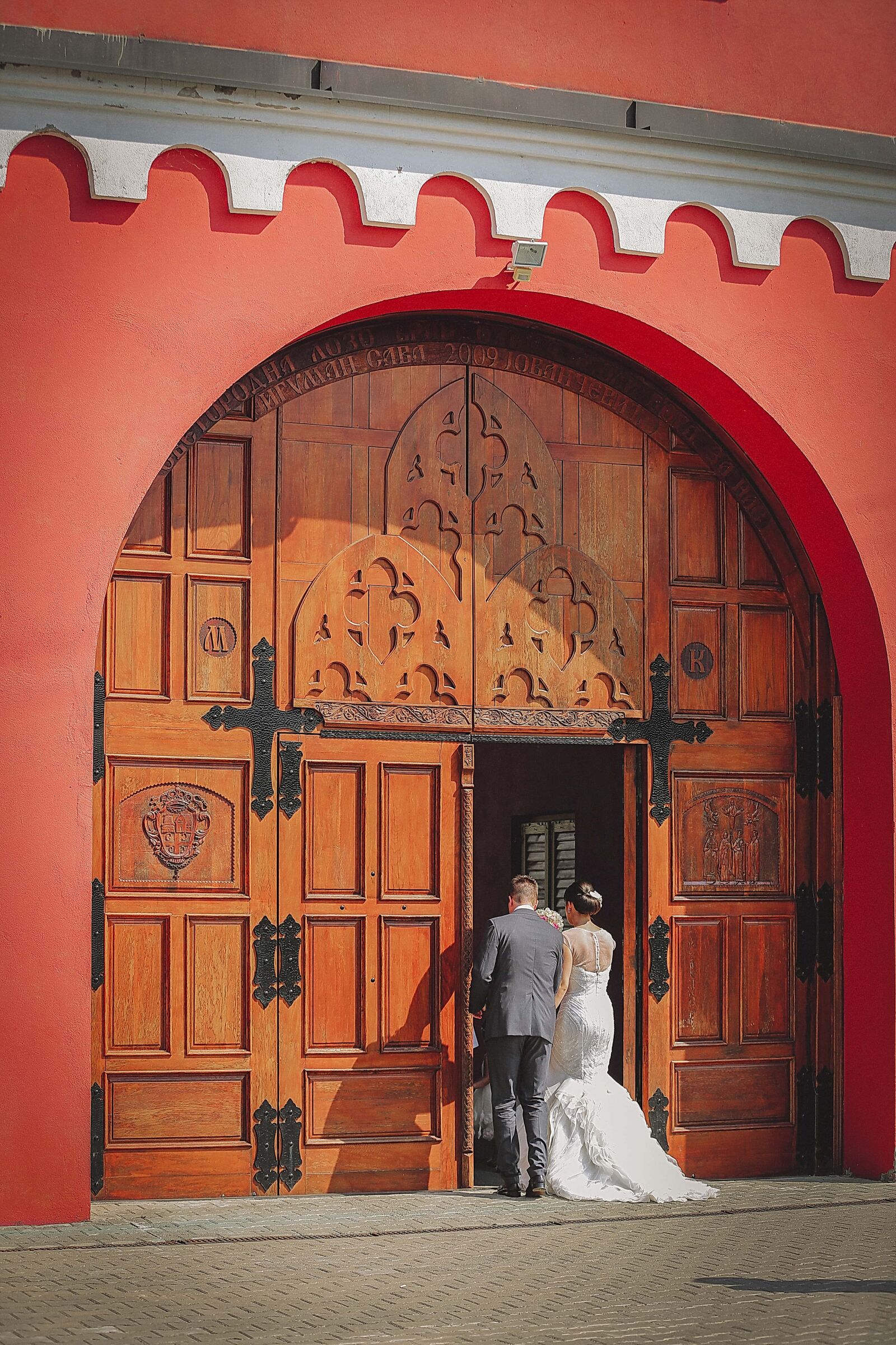 Canon EOS 5D Mark III sample photo. Monastery, front door, bride photography