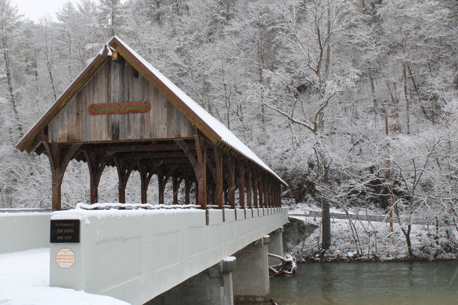 Canon EOS 2000D (EOS Rebel T7 / EOS Kiss X90 / EOS 1500D) sample photo. Bridge, snow covered, river photography