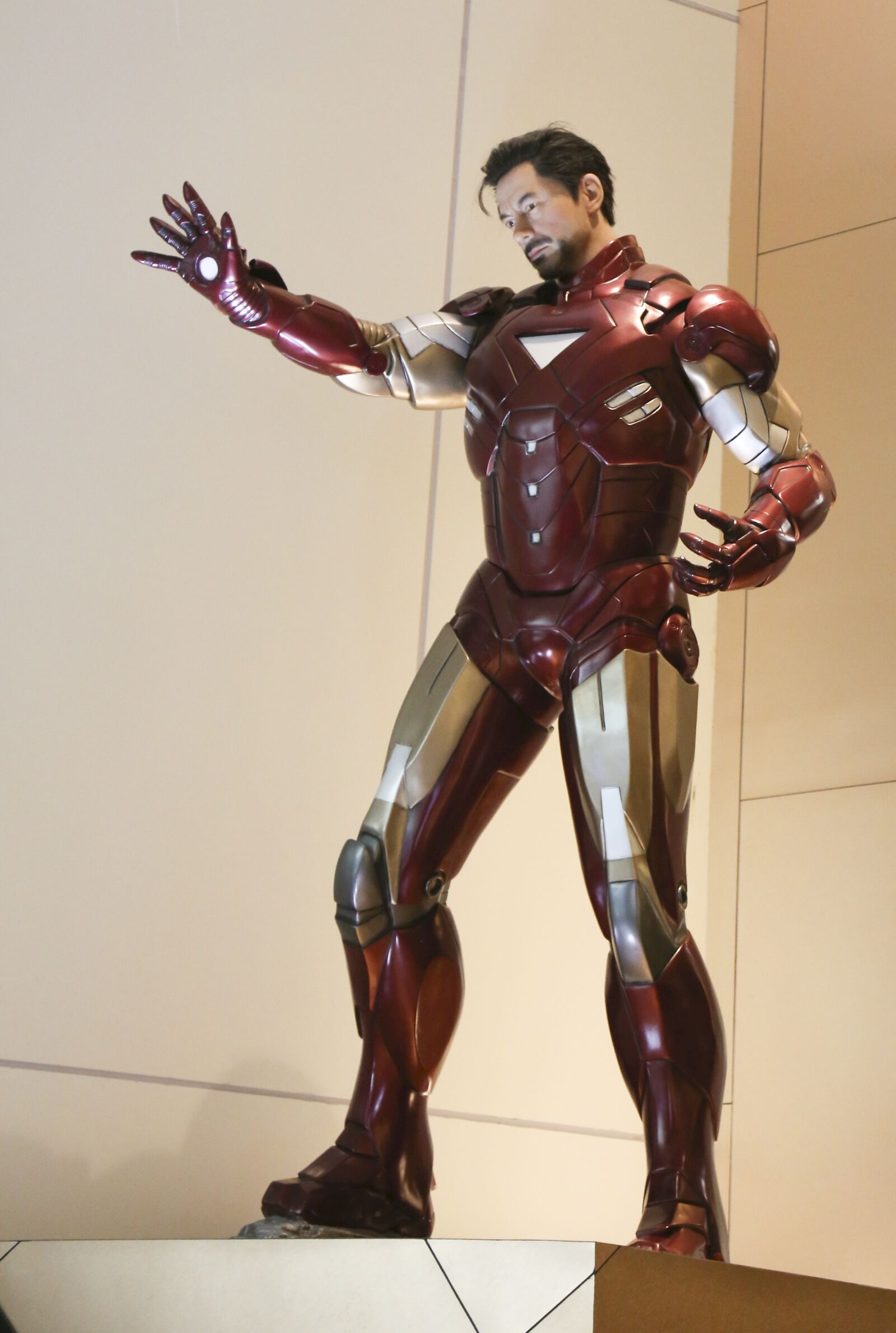 Canon EOS 6D + Canon EF 24-105mm F4L IS USM sample photo. Iron man, mannequin, movies photography