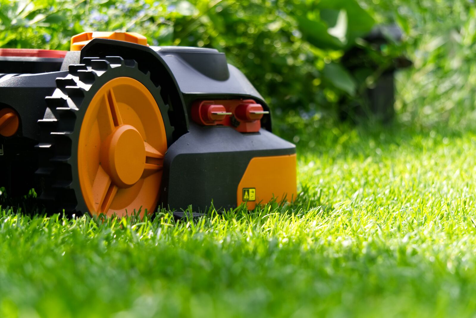 Sony a6000 sample photo. Robot mower, robot, autonomous photography