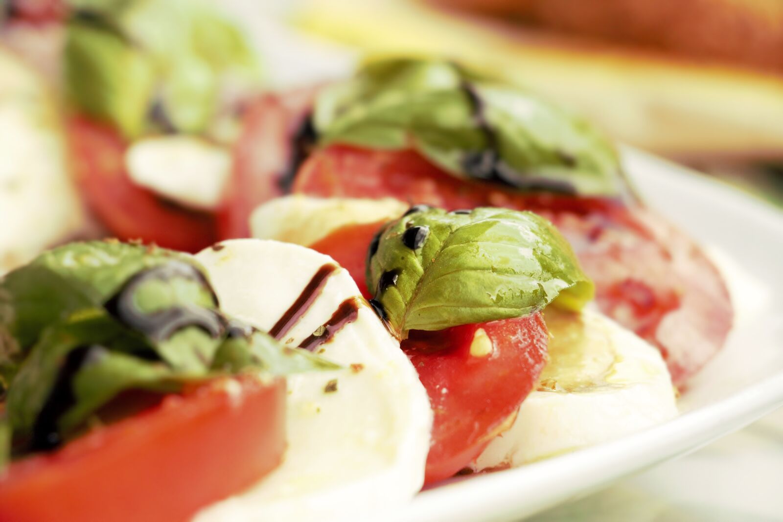 Canon EOS 100D (EOS Rebel SL1 / EOS Kiss X7) sample photo. Salad, tomato mozzarella, mozzarella photography