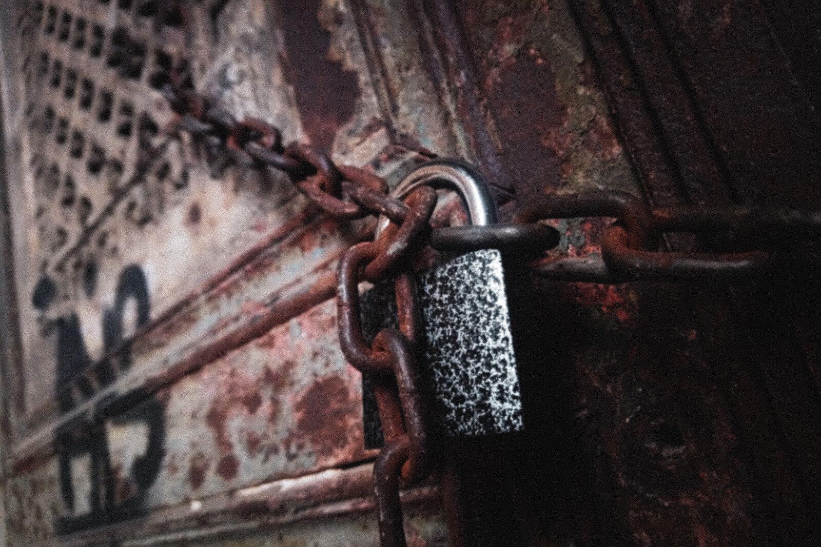 Sony Xperia XA1 Ultra sample photo. Lock, old, metal photography