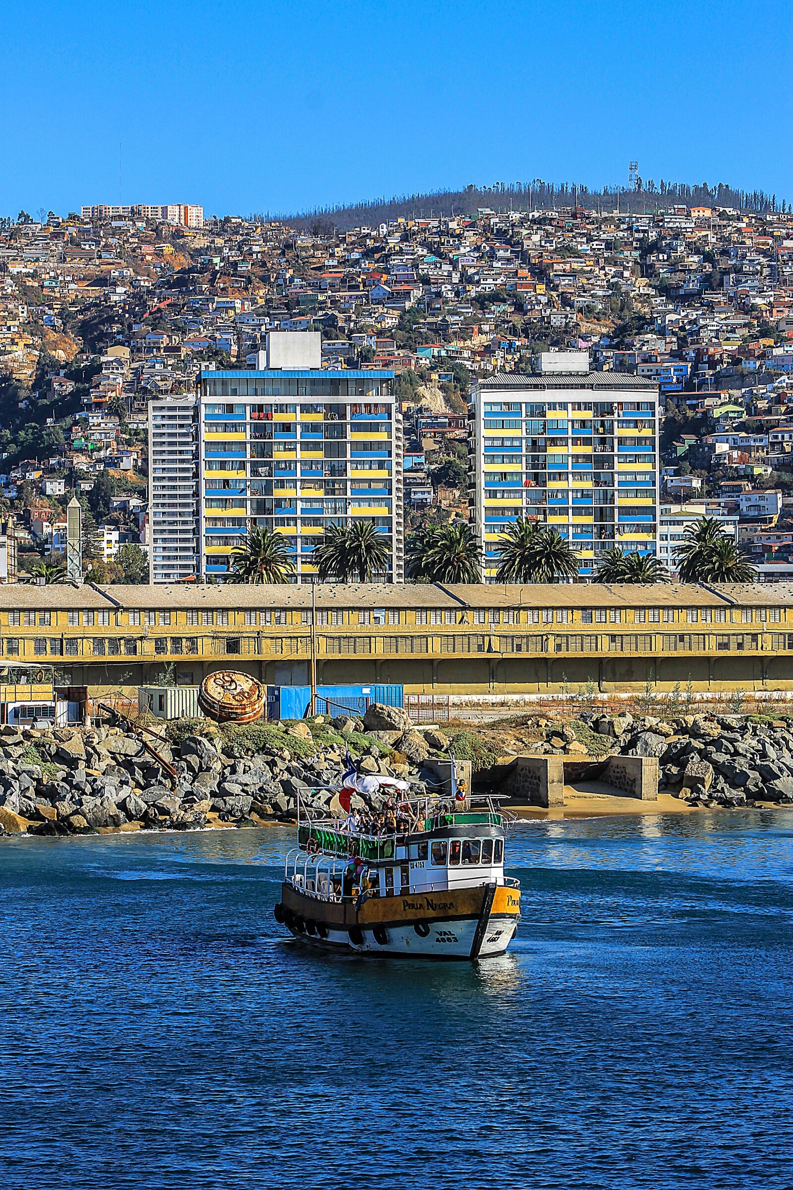 Canon EF 75-300mm f/4-5.6 sample photo. Boat, spring, chile photography