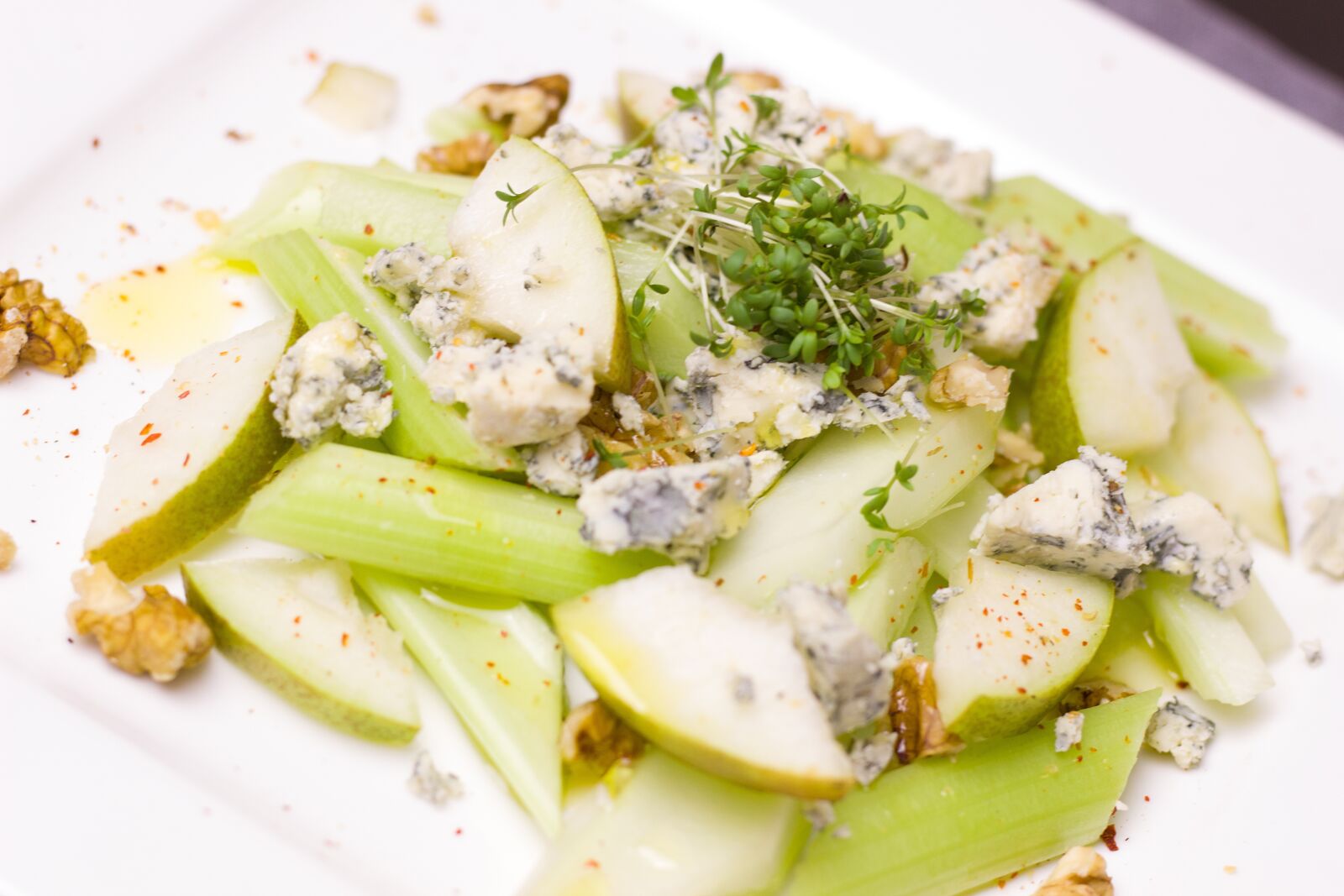 Canon EOS 600D (Rebel EOS T3i / EOS Kiss X5) + Canon EF 50mm F1.8 STM sample photo. Salad, celery, nuts photography