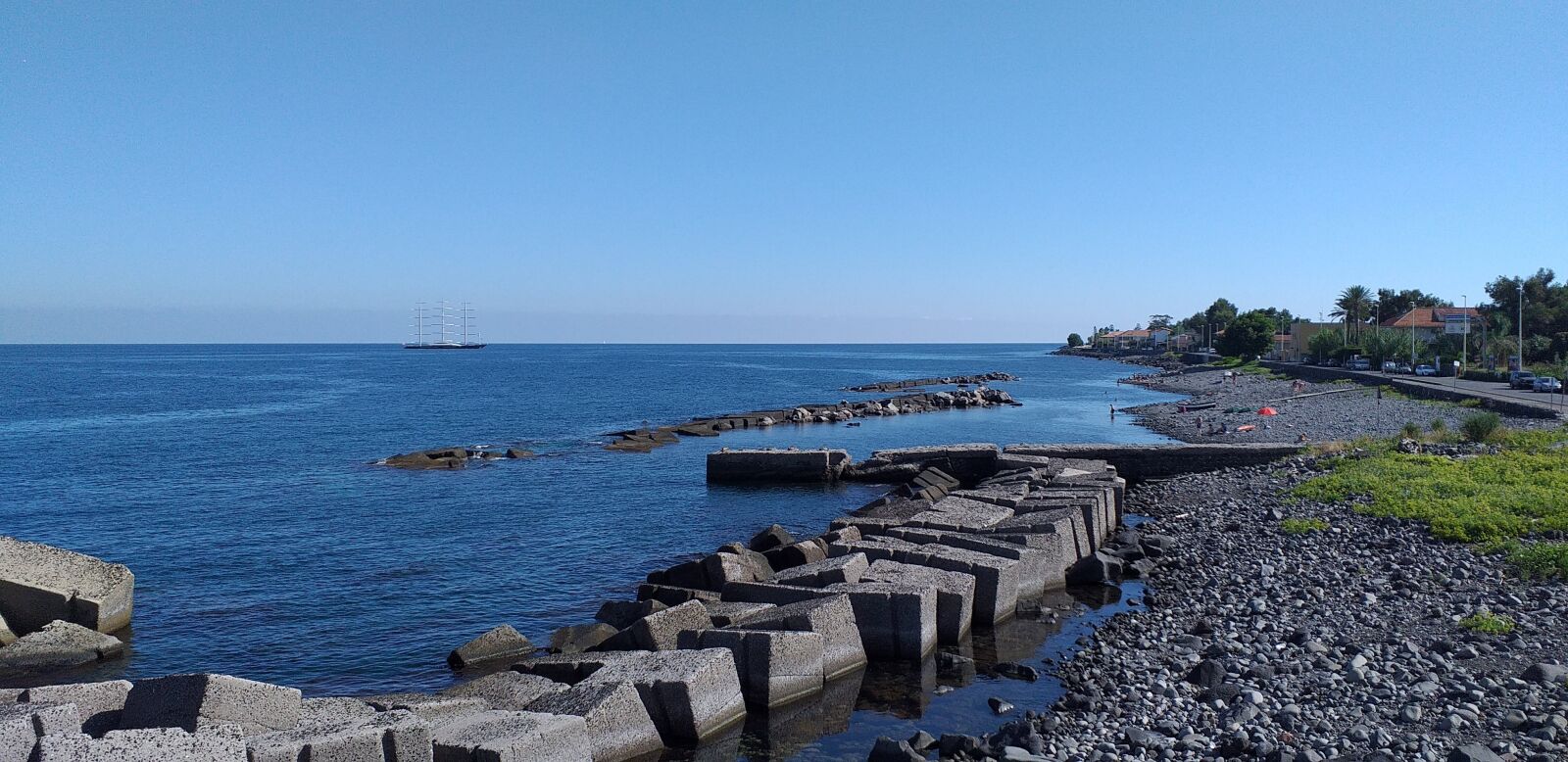 Samsung Galaxy J4+ sample photo. Beach, riposto, sea photography