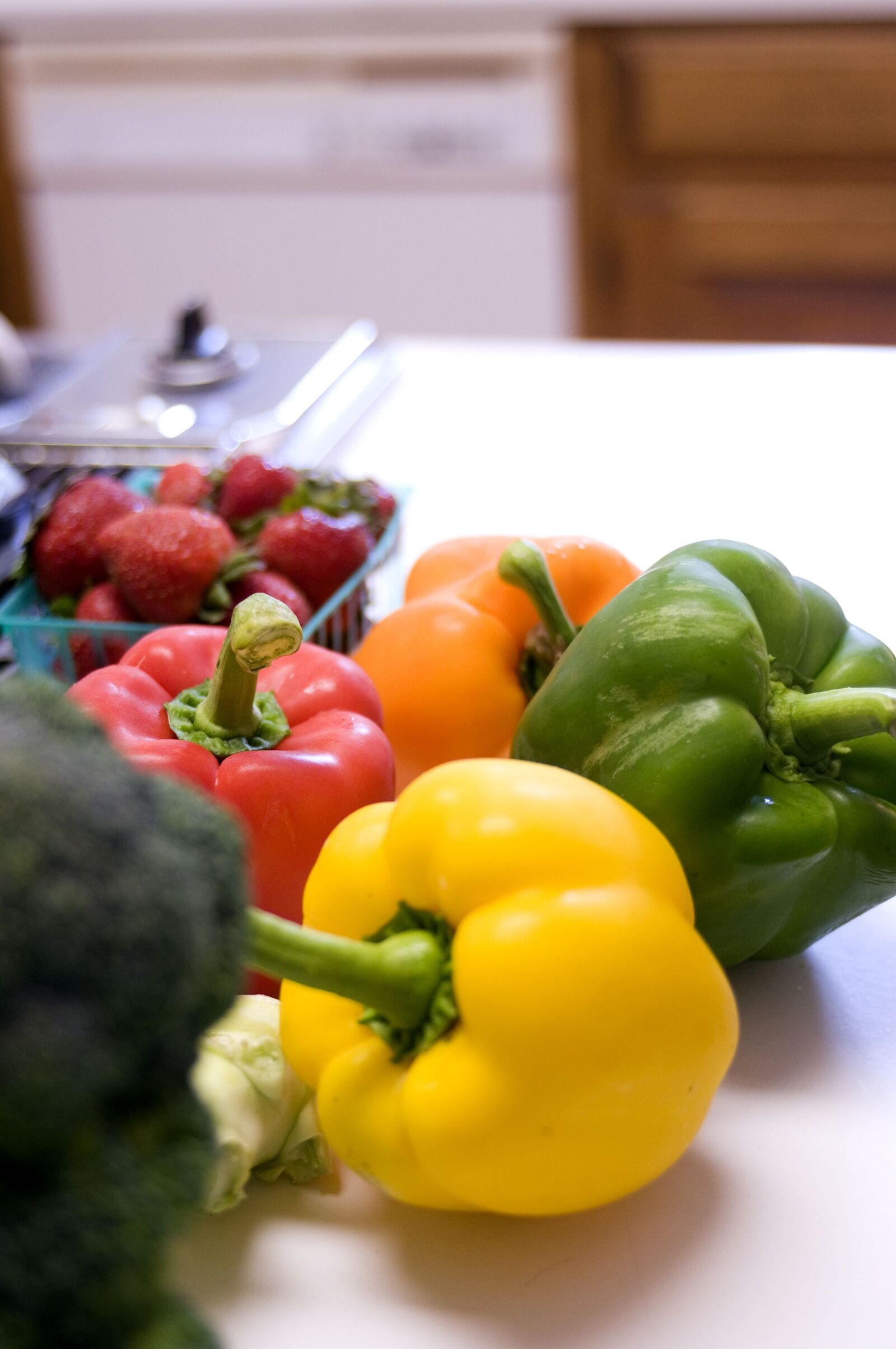 Nikon D300 sample photo. Bell peppers, head, broccoli photography