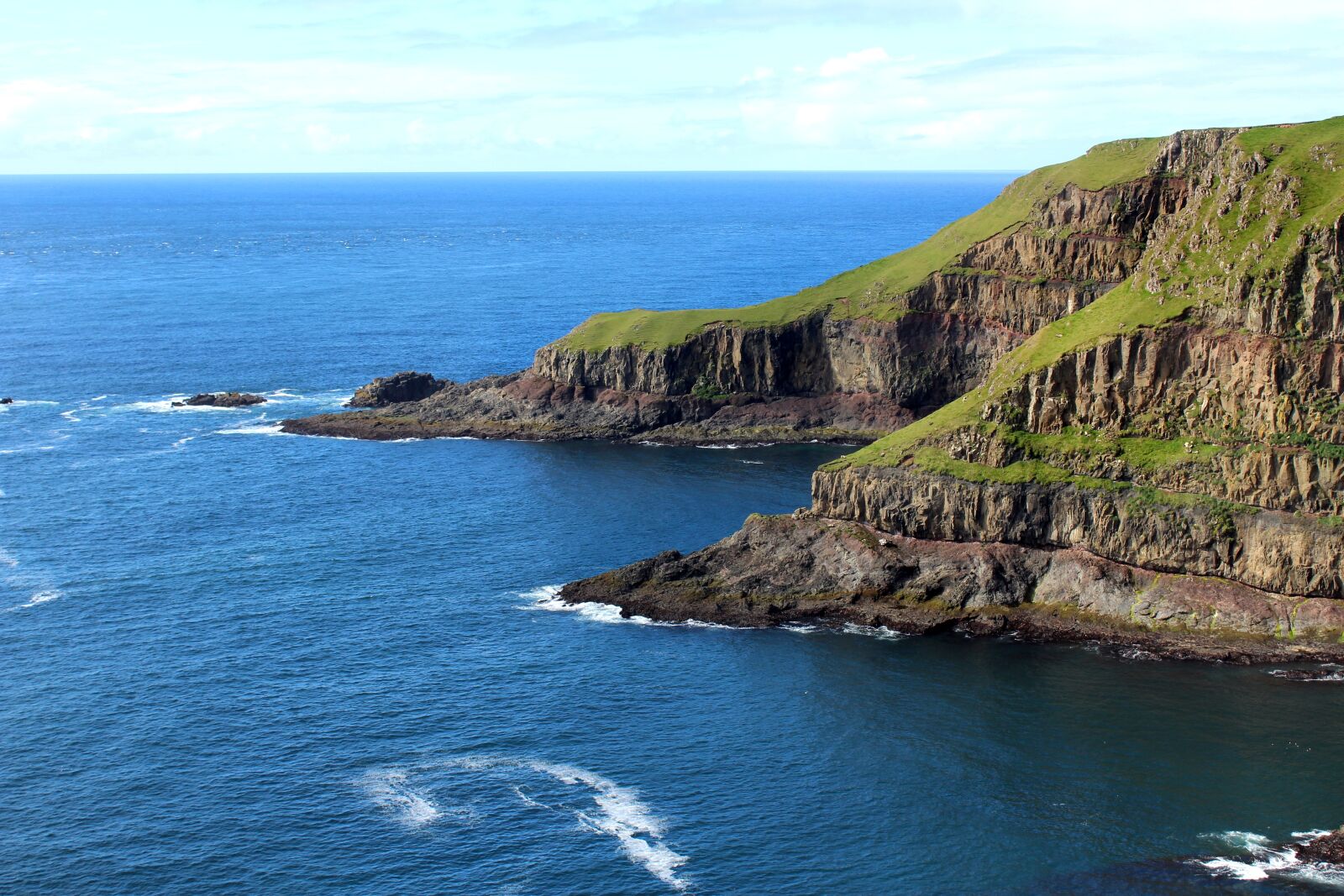 Canon EOS 1300D (EOS Rebel T6 / EOS Kiss X80) sample photo. Faroe islands, mountain side photography