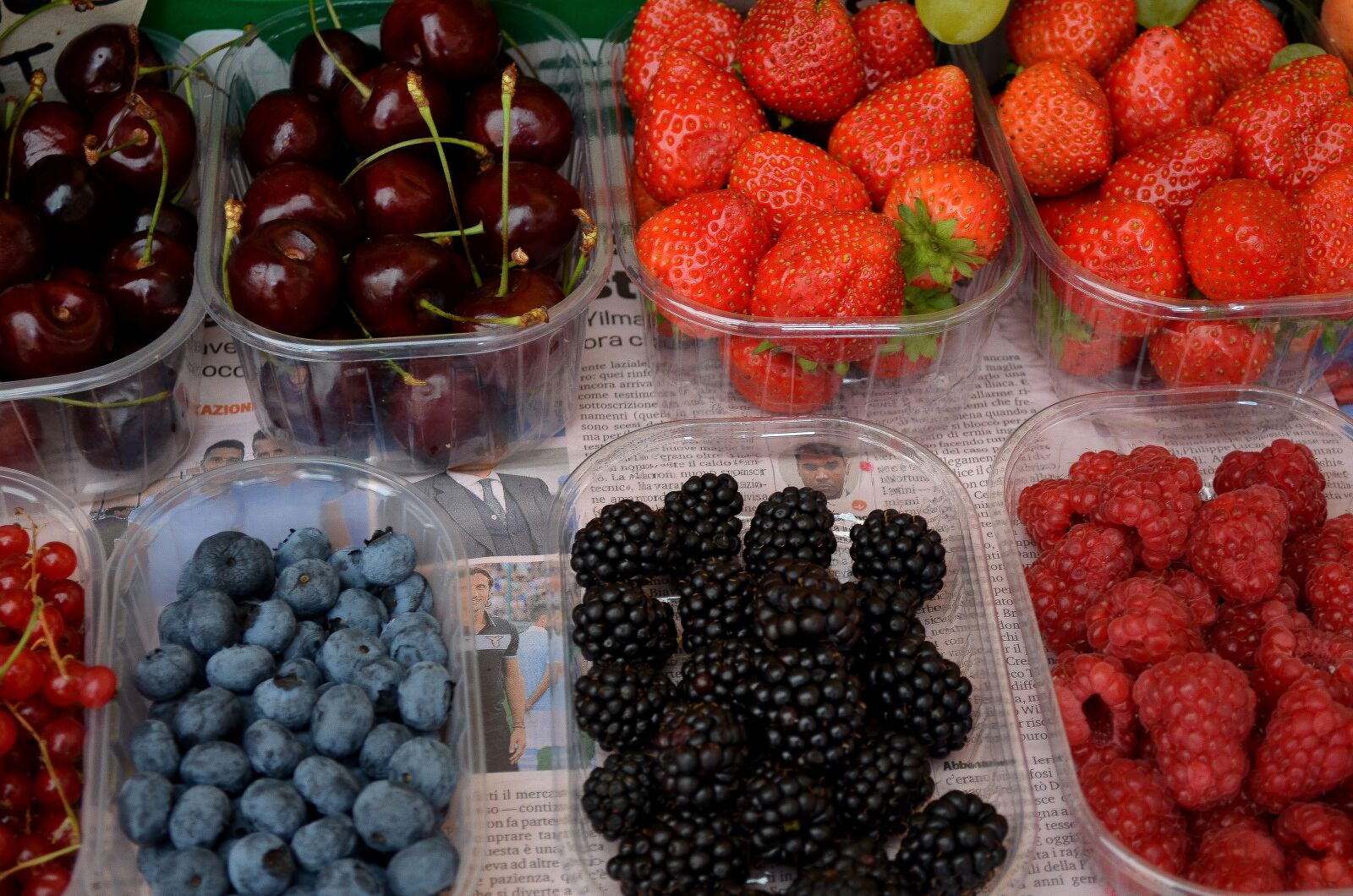 Nikon D5100 sample photo. Fruit, fruit trays, fruit photography