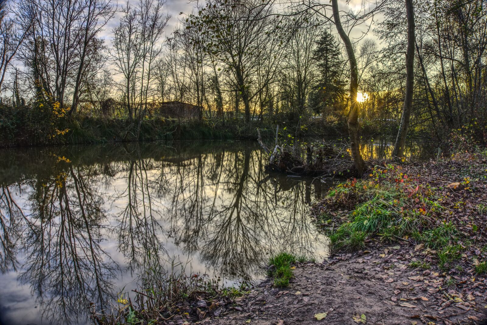 Sony E 16-50mm F3.5-5.6 PZ OSS sample photo. Water, mirroring, reflection photography