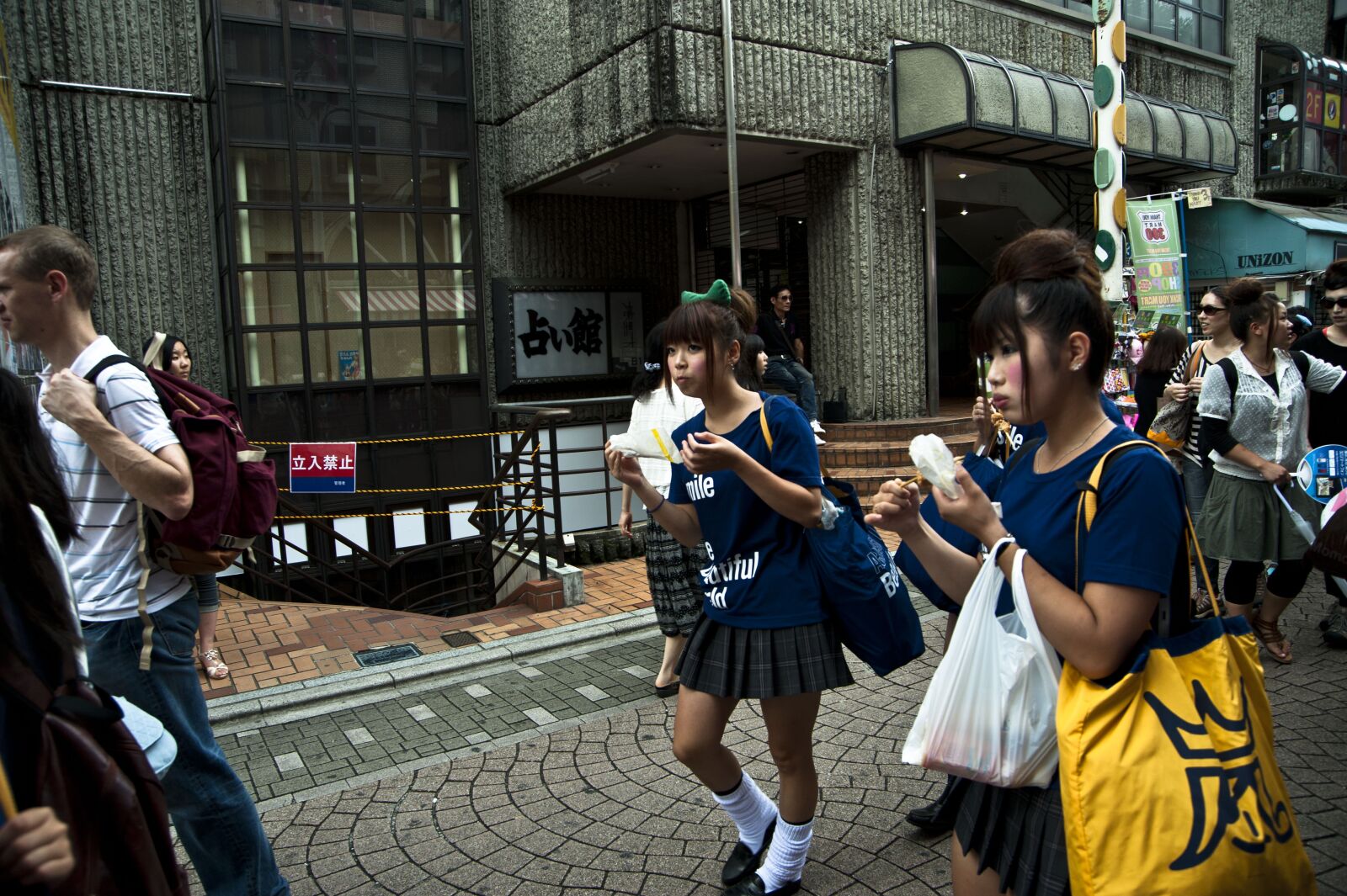 Nikon D700 sample photo. Streetlife, japan, people photography