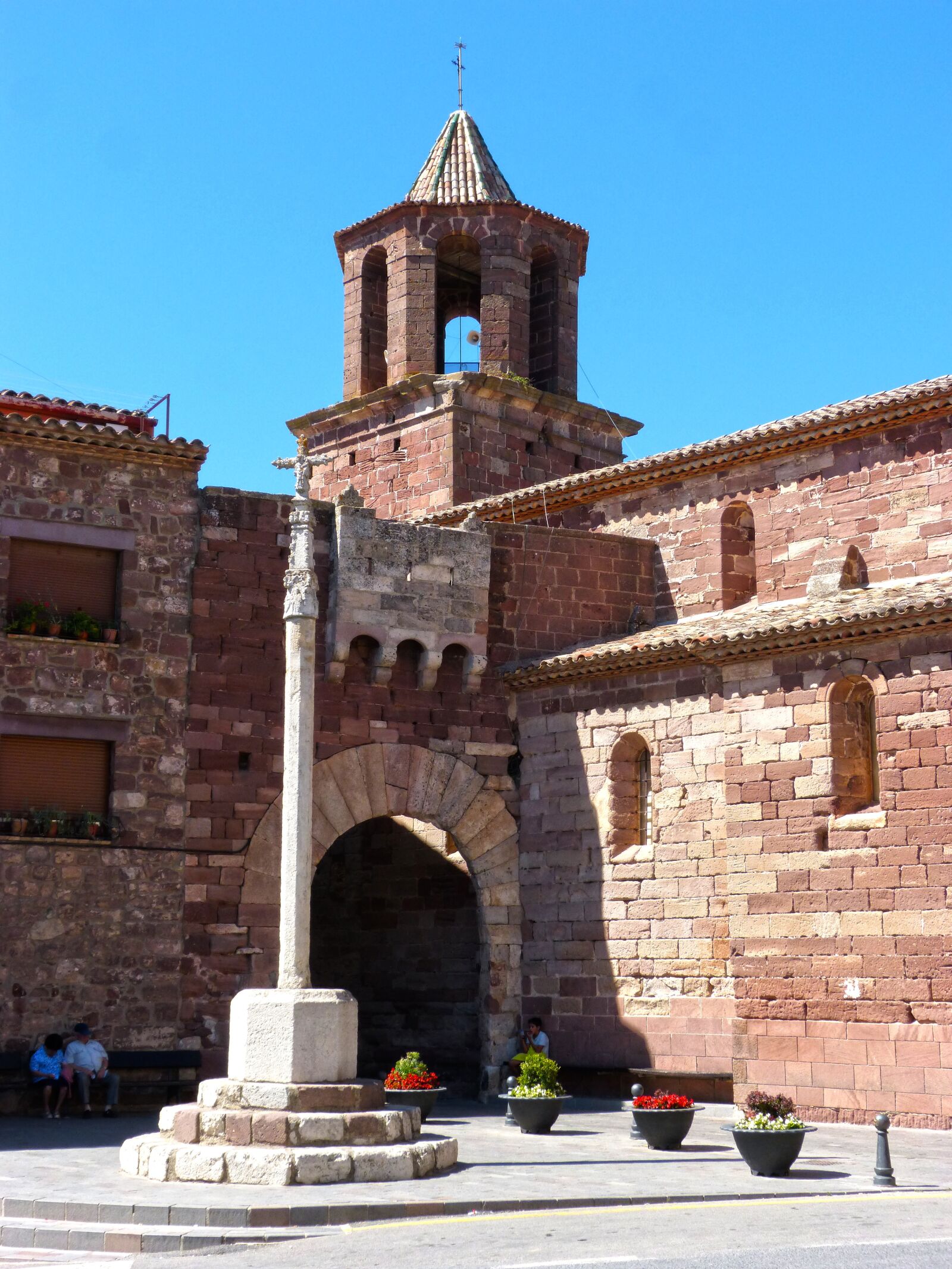 Panasonic DMC-FZ62 sample photo. Prades, popular architecture, red photography