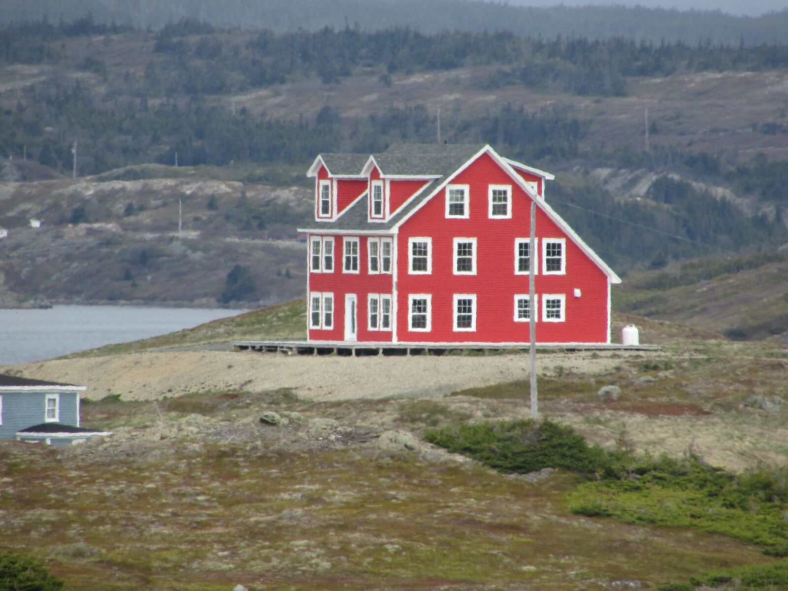 Canon PowerShot SX400 IS sample photo. Newfoundland, town, house photography