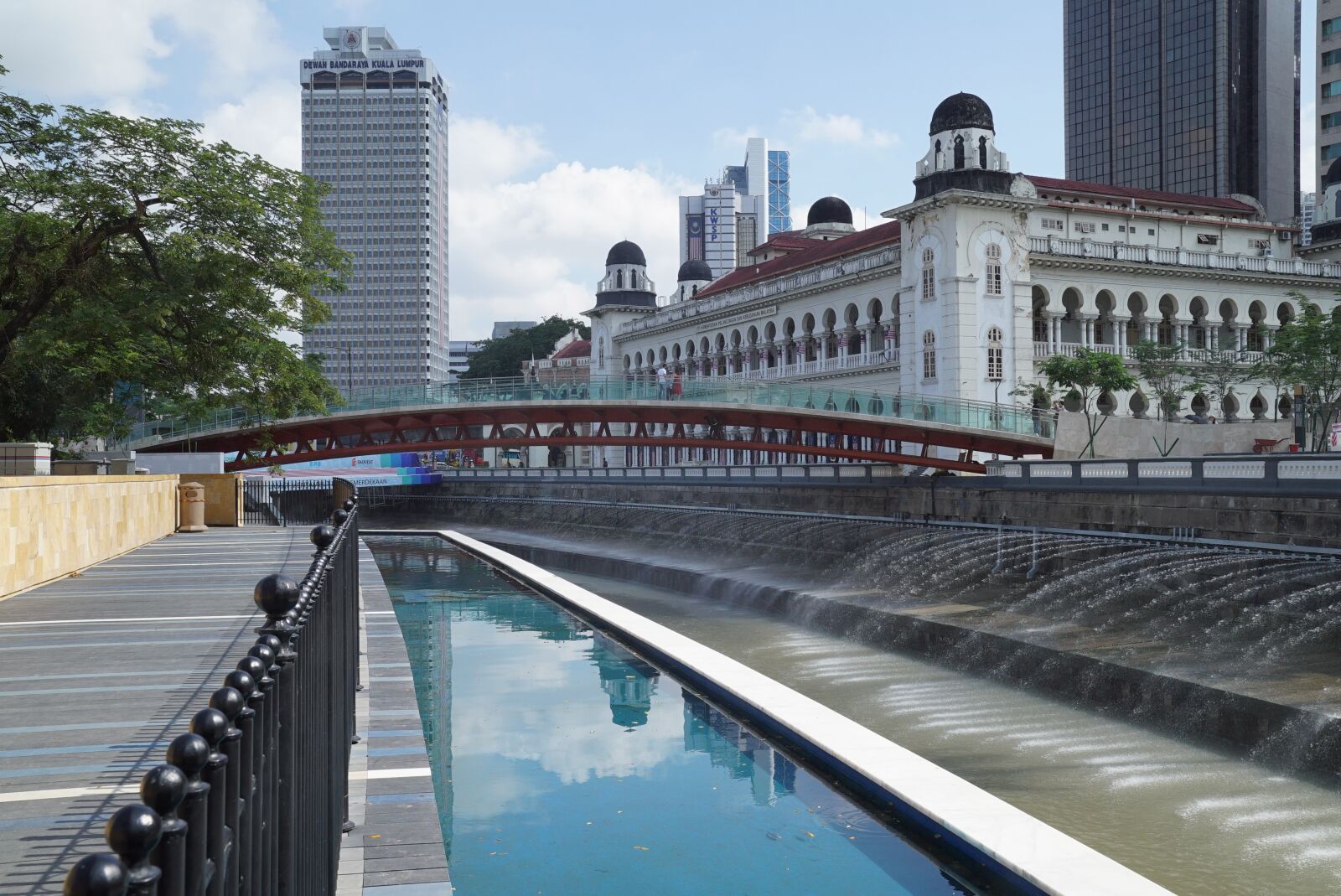 Sony a7S + Sony FE 24-70mm F2.8 GM sample photo. Masjid jamek mosque, water photography