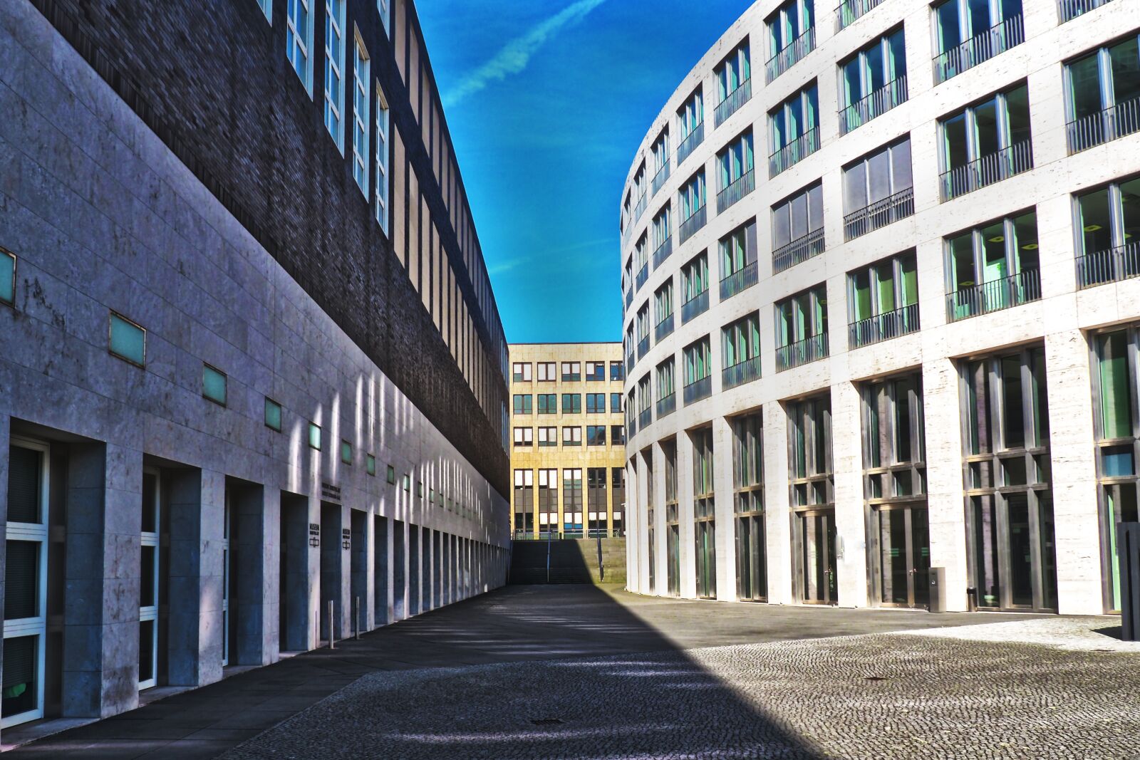 Olympus OM-D E-M10 sample photo. Architecture, modern, window photography
