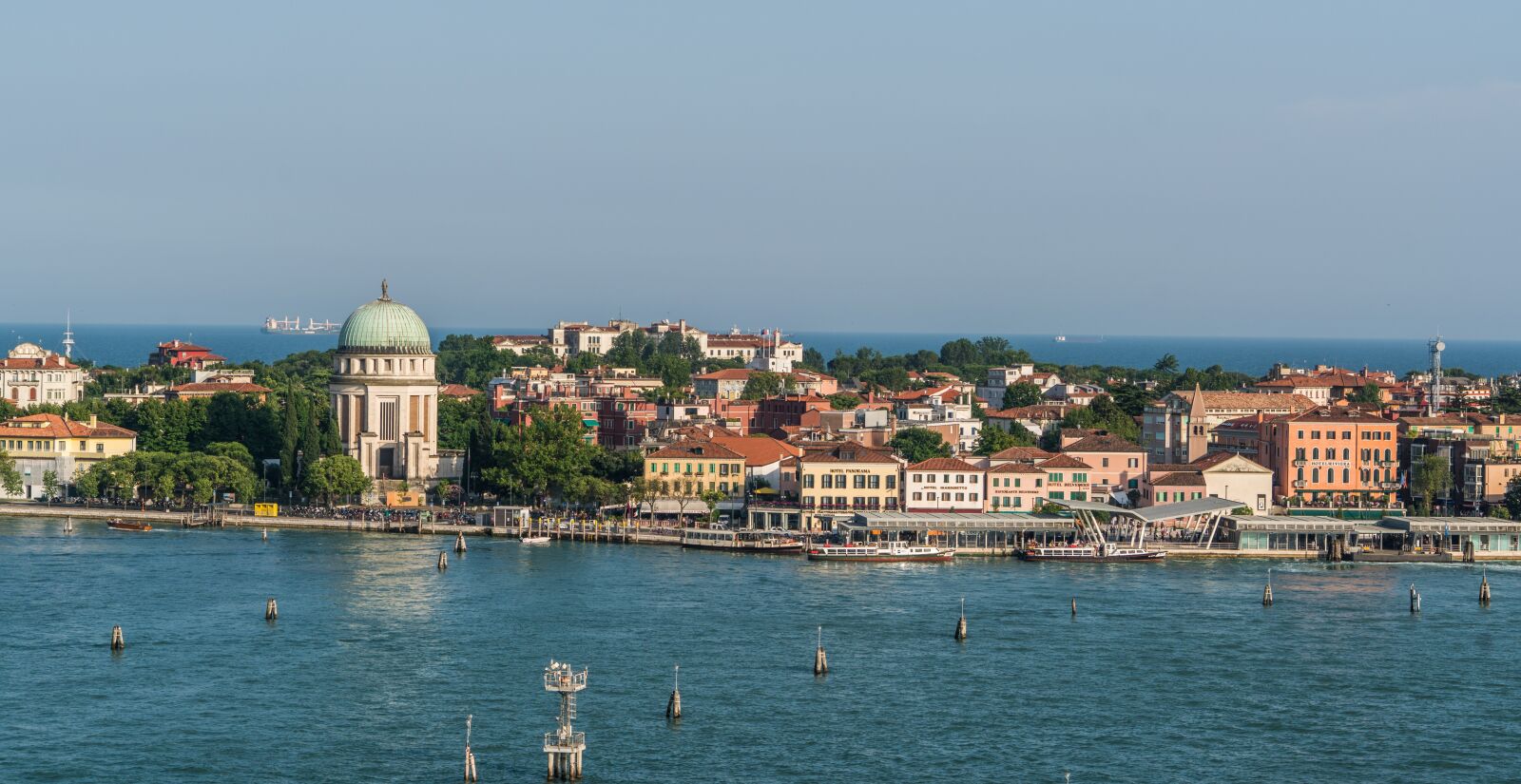 Sony a7R II + Sony FE 24-240mm F3.5-6.3 OSS sample photo. Venice, cruise, mediterranean photography
