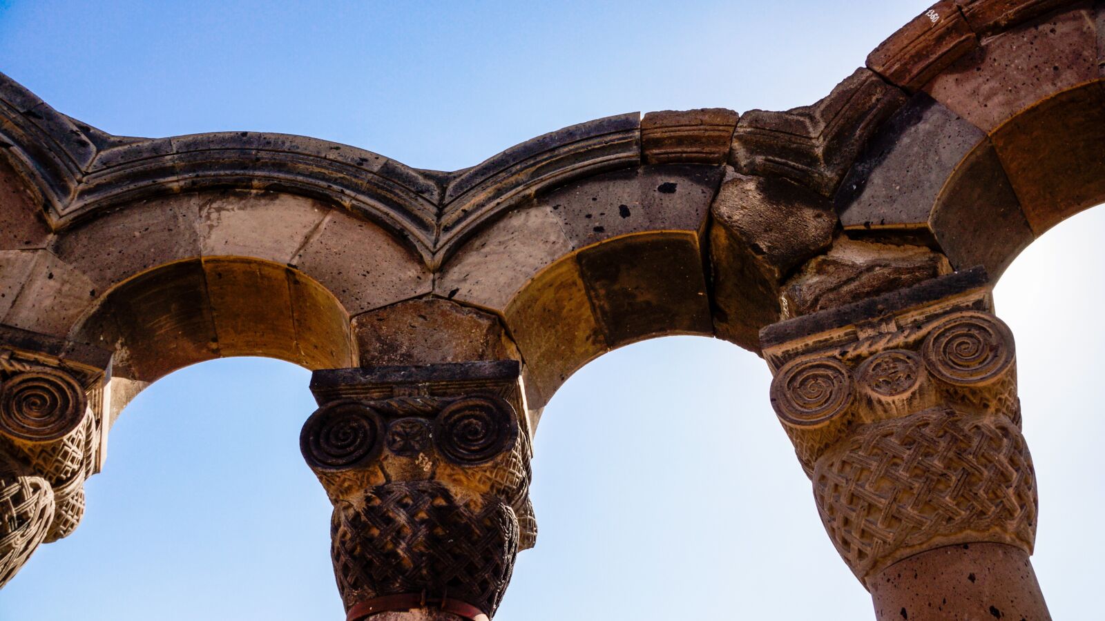 Sony DT 18-135mm F3.5-5.6 SAM sample photo. Column, arch, cathedral photography
