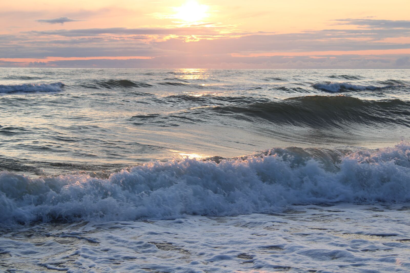 Canon EOS 2000D (EOS Rebel T7 / EOS Kiss X90 / EOS 1500D) sample photo. Forward, sea, wave photography