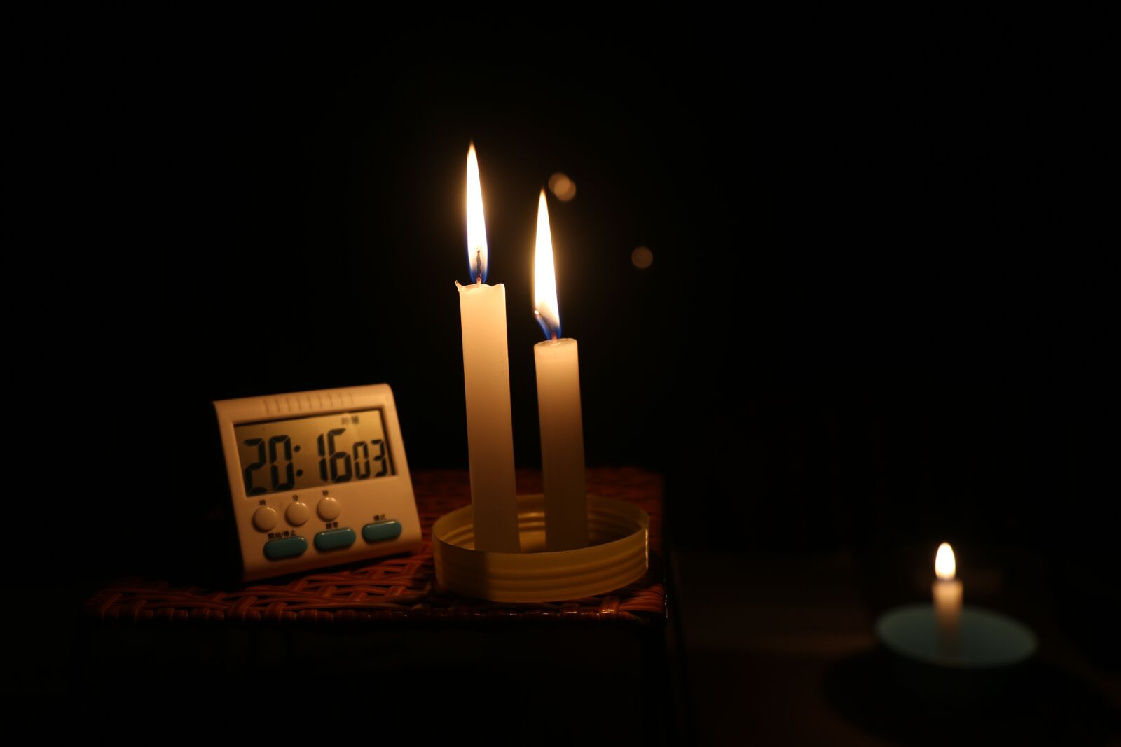 Canon EF 24-105mm F4L IS USM sample photo. Candlelight, timer, power outage photography