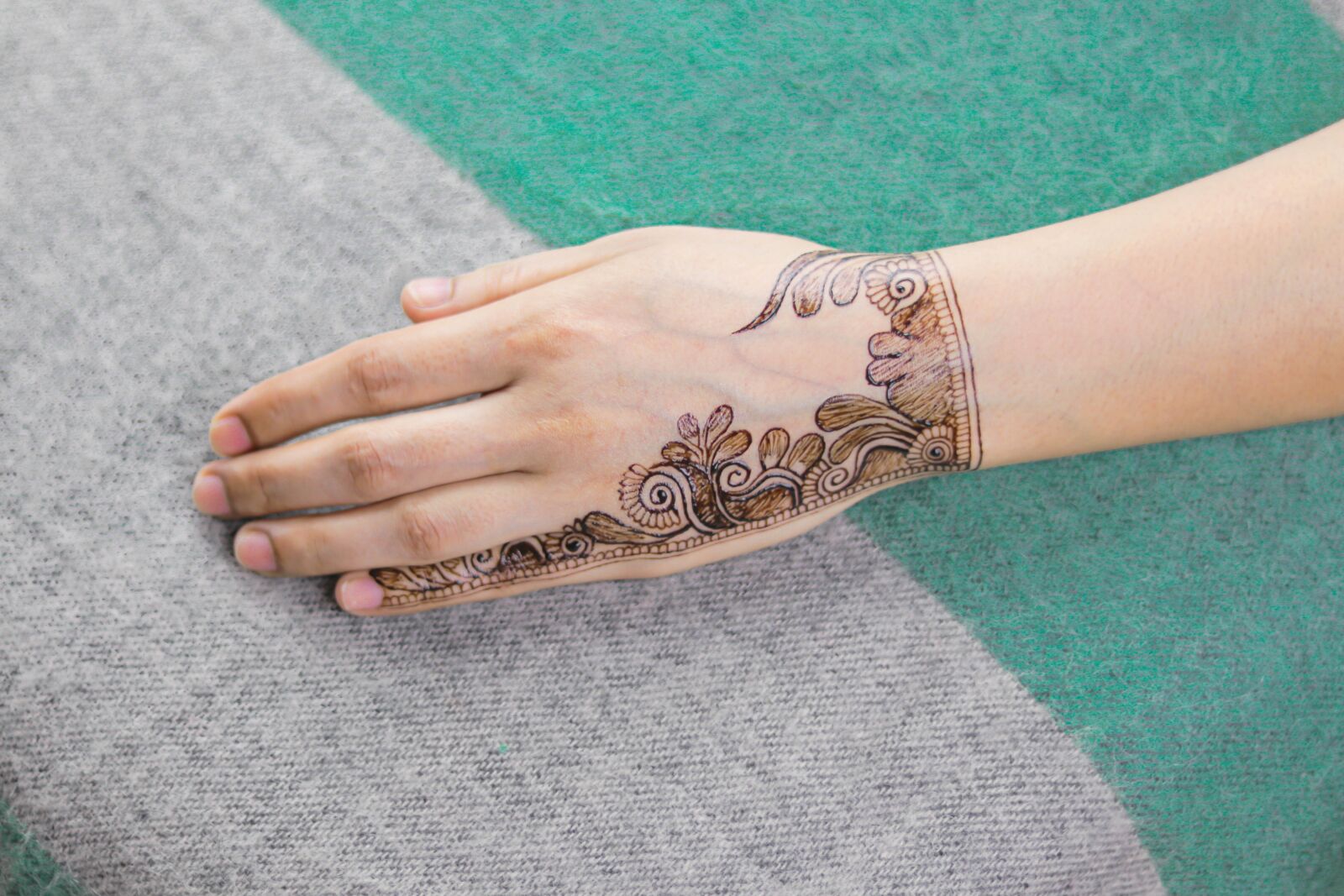 Canon EOS 80D + Canon EF 50mm F1.8 STM sample photo. Applying, arabic, art photography