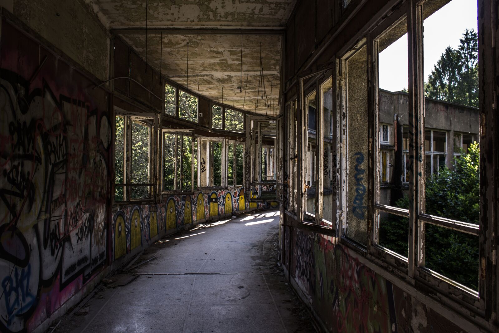 Canon EOS 1200D (EOS Rebel T5 / EOS Kiss X70 / EOS Hi) sample photo. Urban, exploration, abandoned photography
